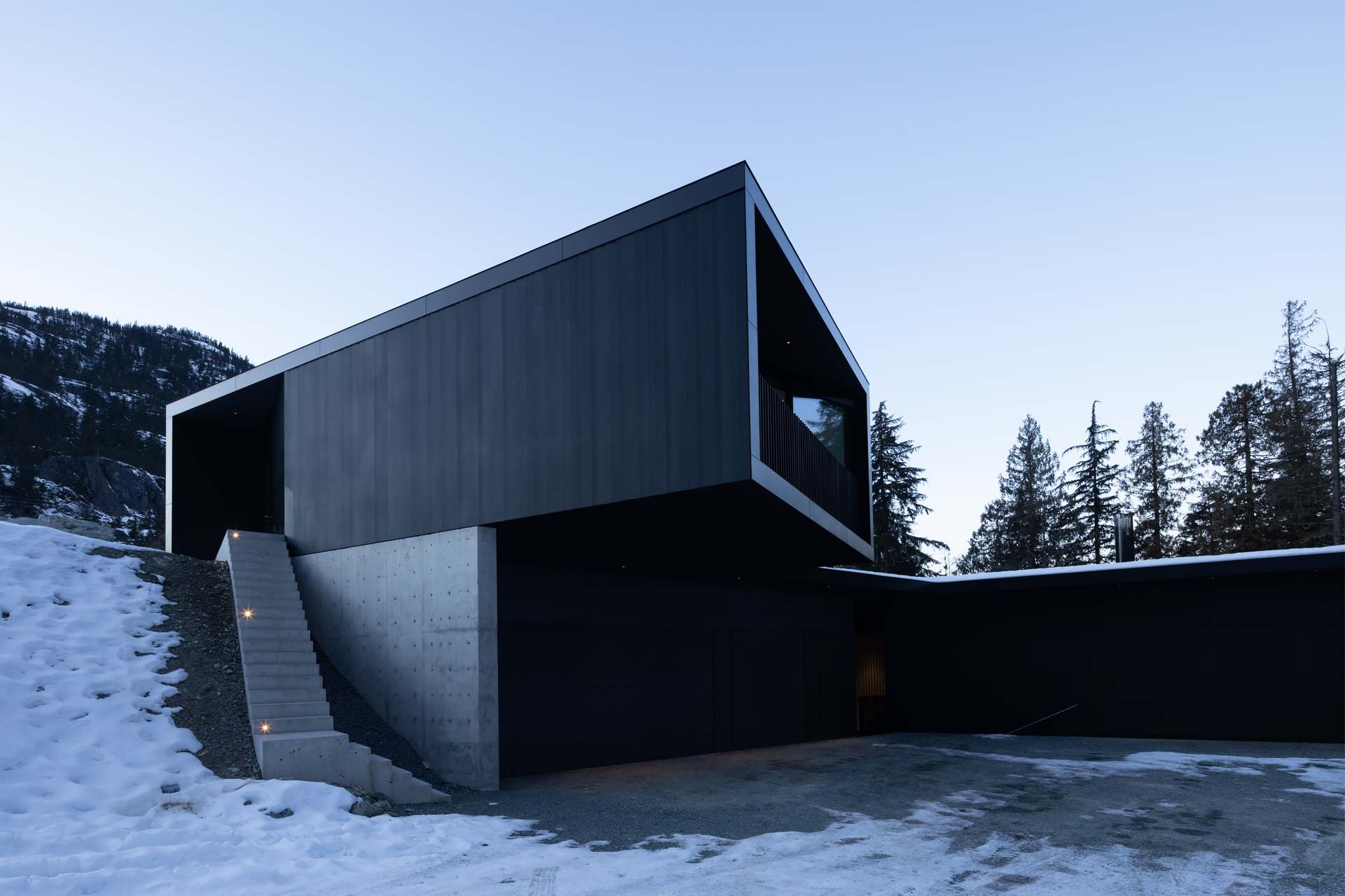 the-wedge_chalet_Whistler_canada_exterior-house-stairs.jpg