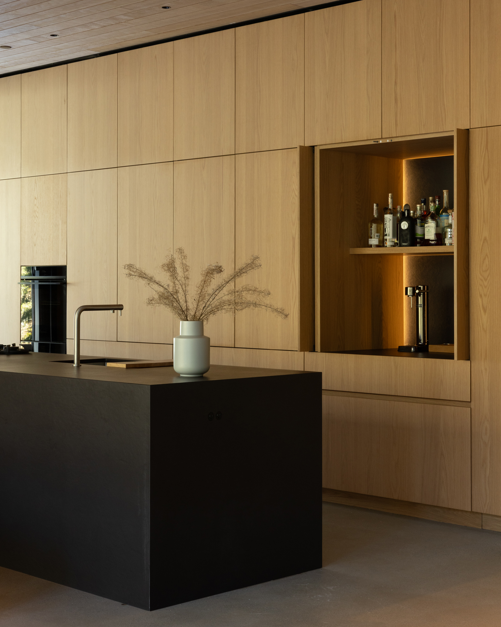 the-wedge_chalet_Whistler_canada_interior-kitchen-one-open.jpg