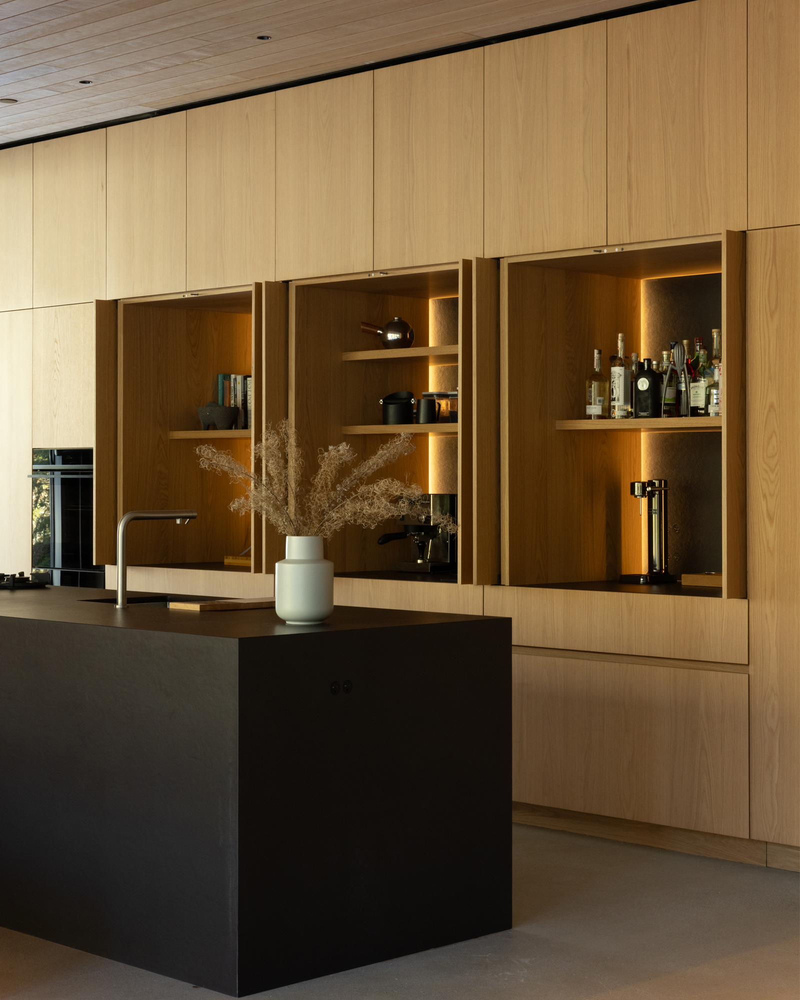 the-wedge_chalet_Whistler_canada_interior-kitchen-open.jpg
