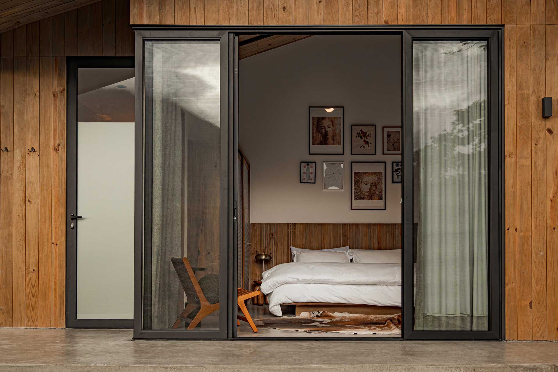 casita-ser_house_alotenango-guatemala_exterior-bedroom-window.jpg