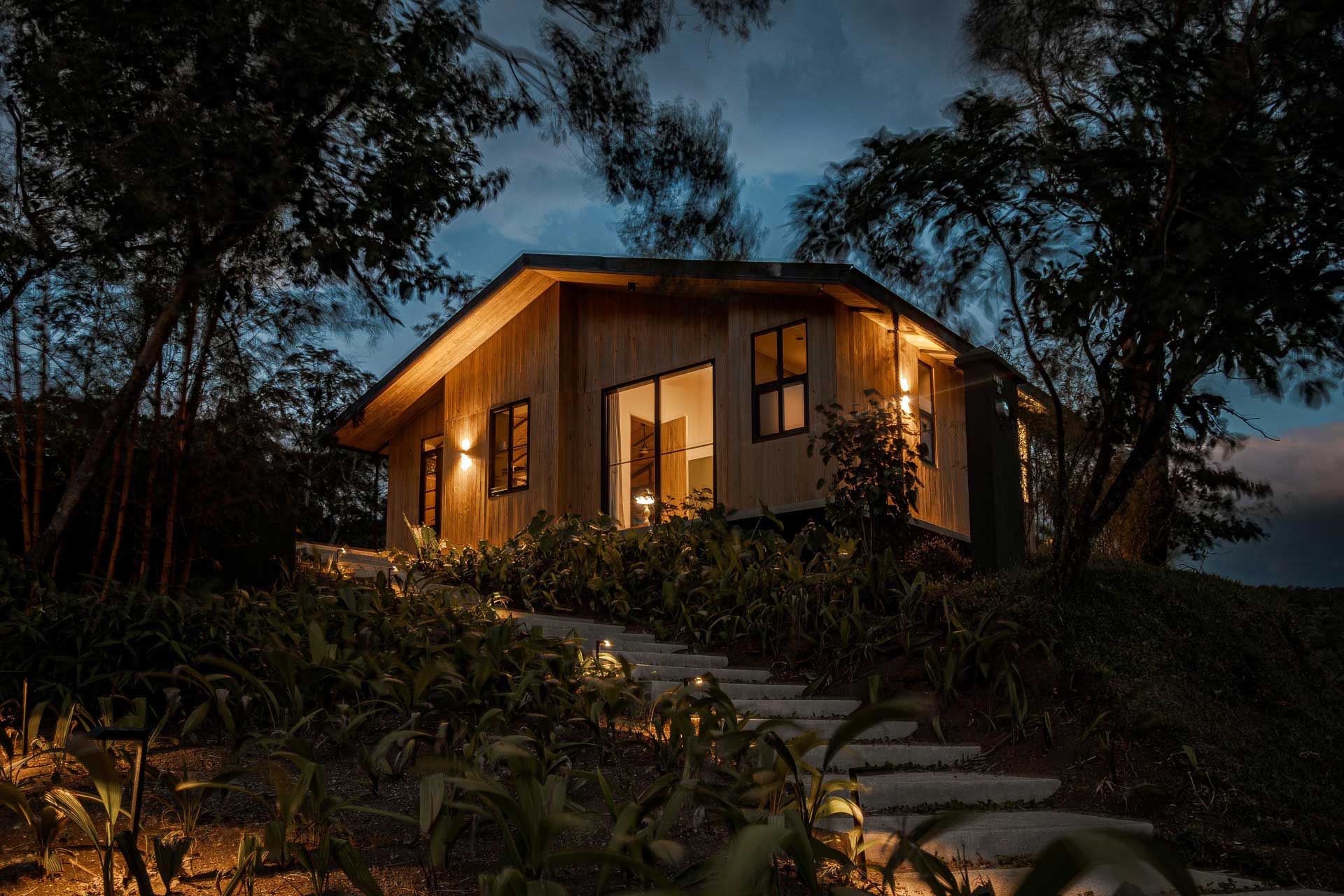casita-ser_house_alotenango-guatemala_exterior-night.jpg