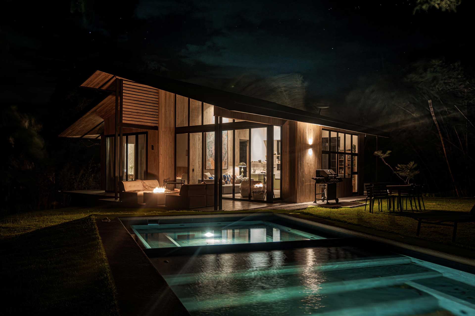 casita-ser_house_alotenango-guatemala_exterior-night-pool.jpg