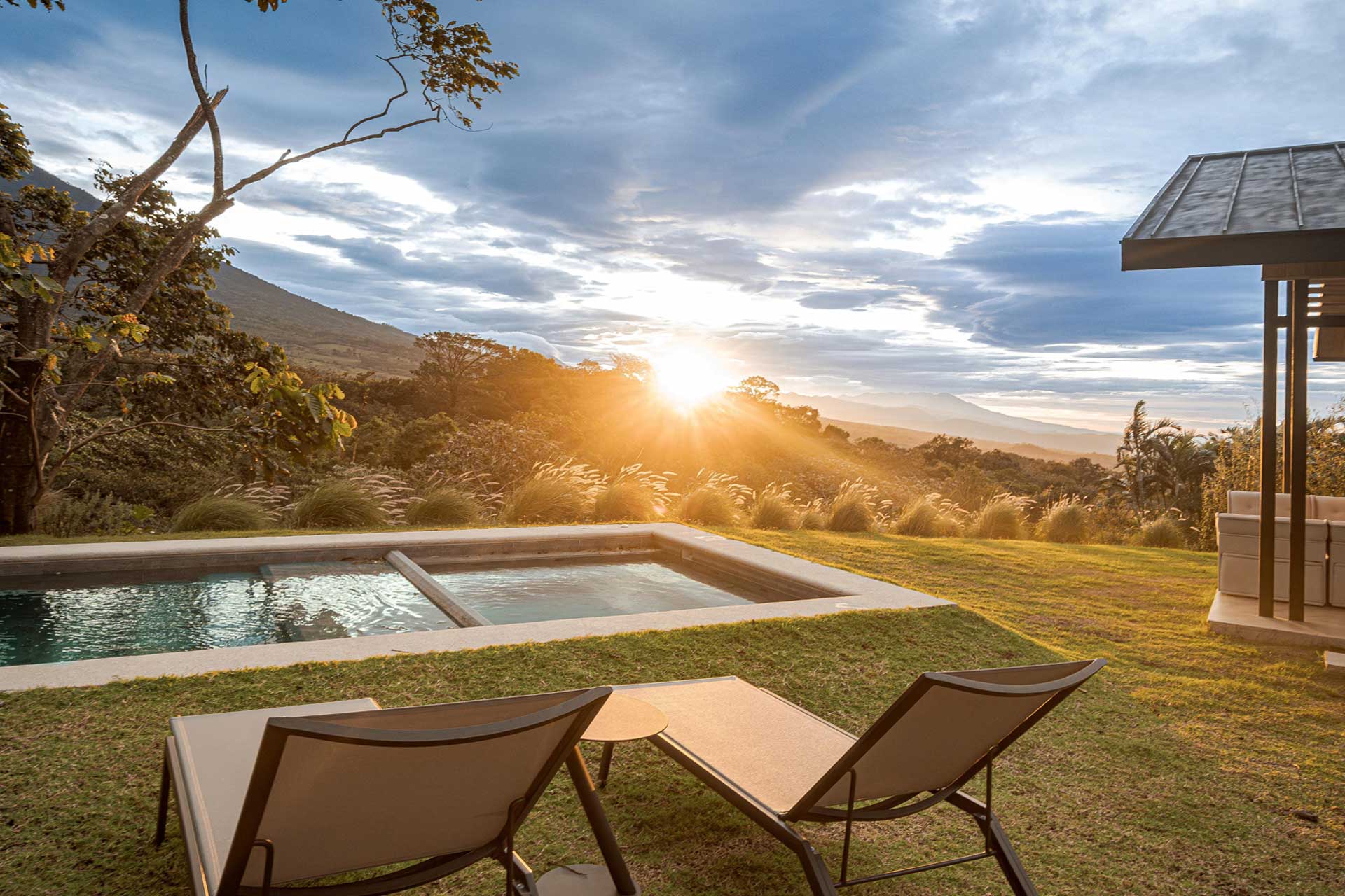 casita-ser_house_alotenango-guatemala_exterior-sunset.jpg