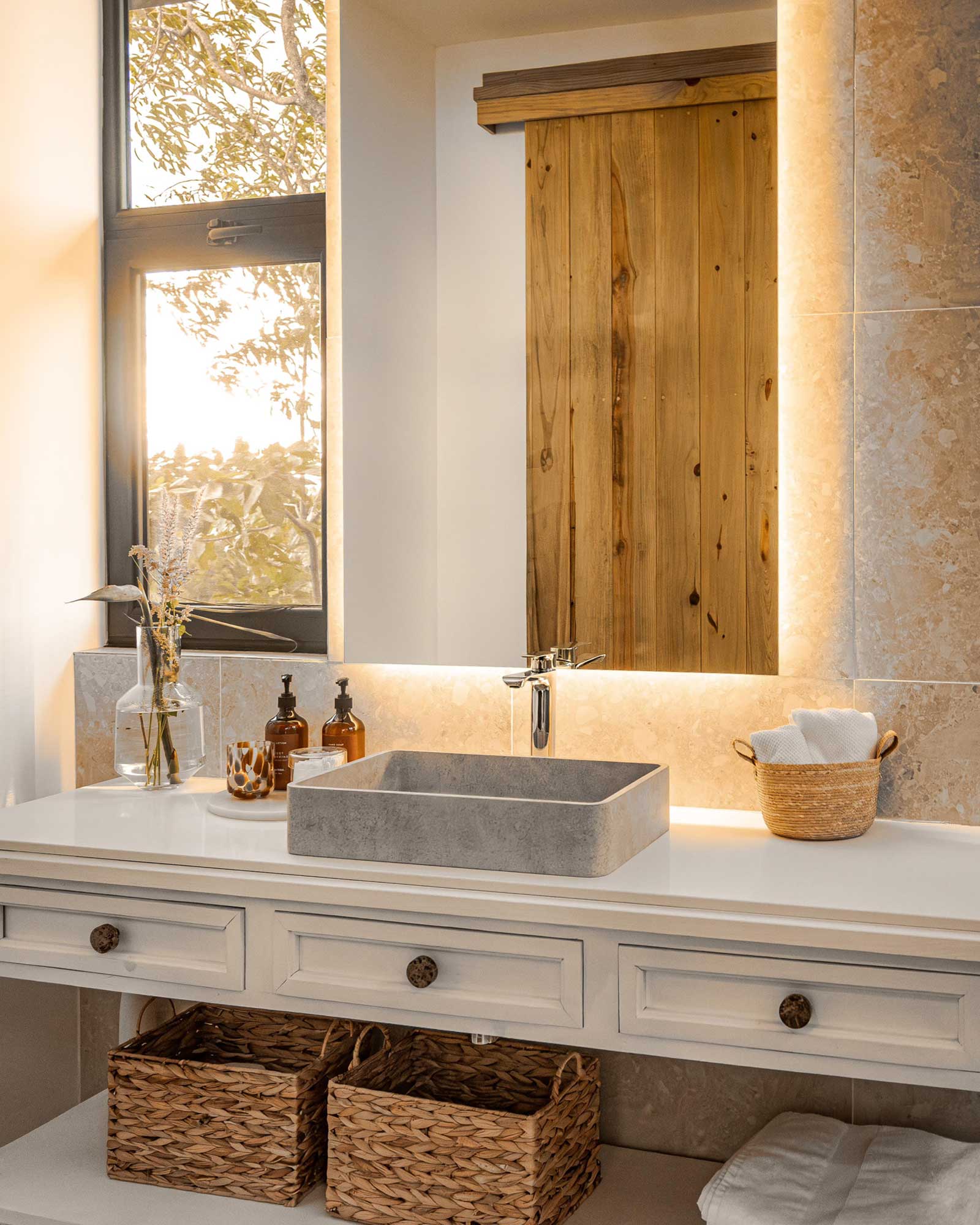 casita-ser_house_alotenango-guatemala_interior-bathroom-mirror.jpg