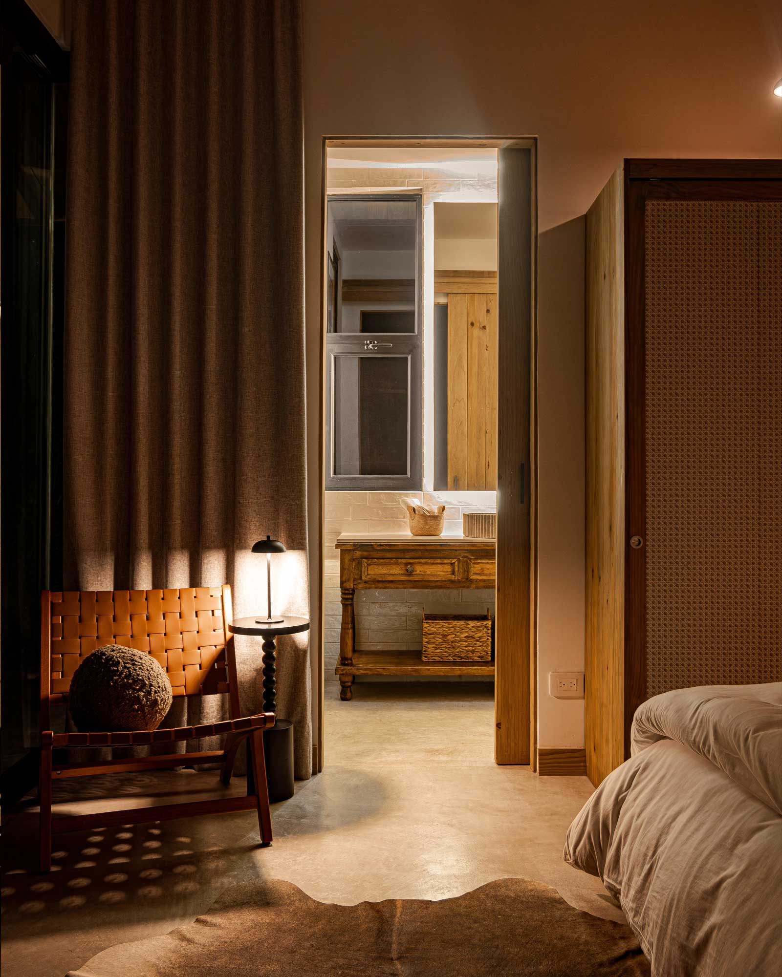 casita-ser_house_alotenango-guatemala_interior-bedroom-night.jpg