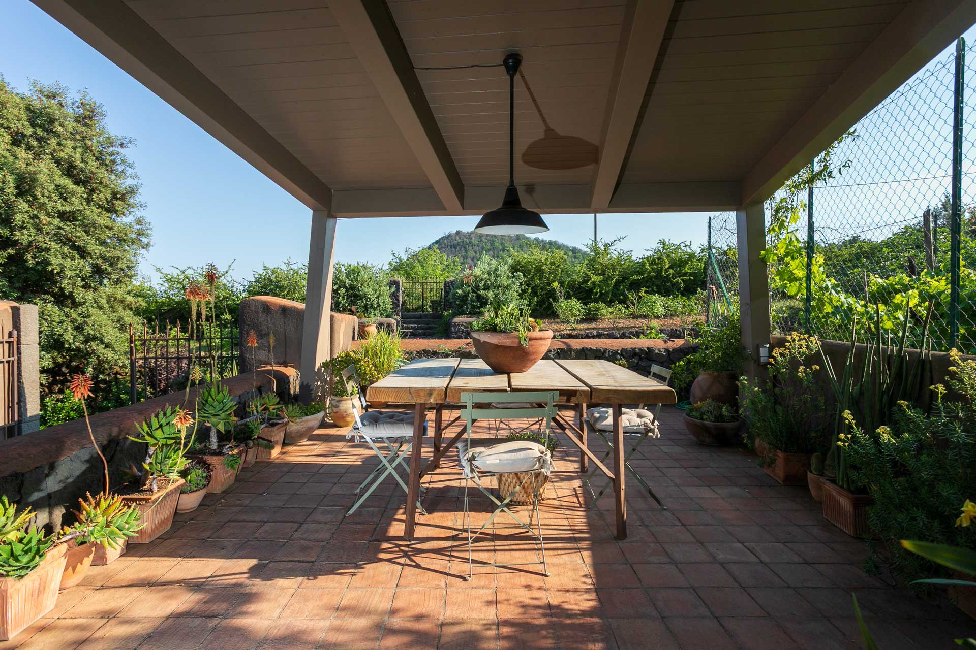 casa-varanni_house_sicily-italy_exterior-table-view.jpg