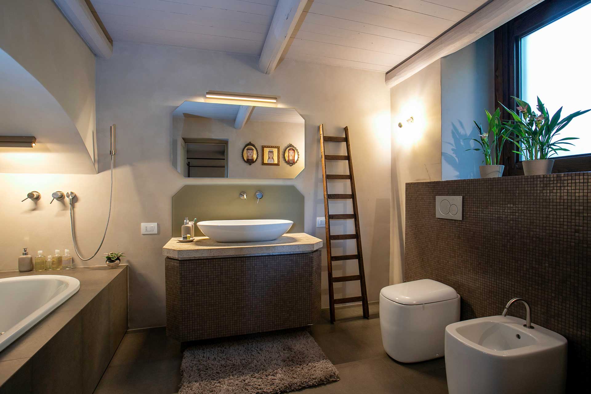 casa-varanni_house_sicily-italy_interior-bathroom.jpg