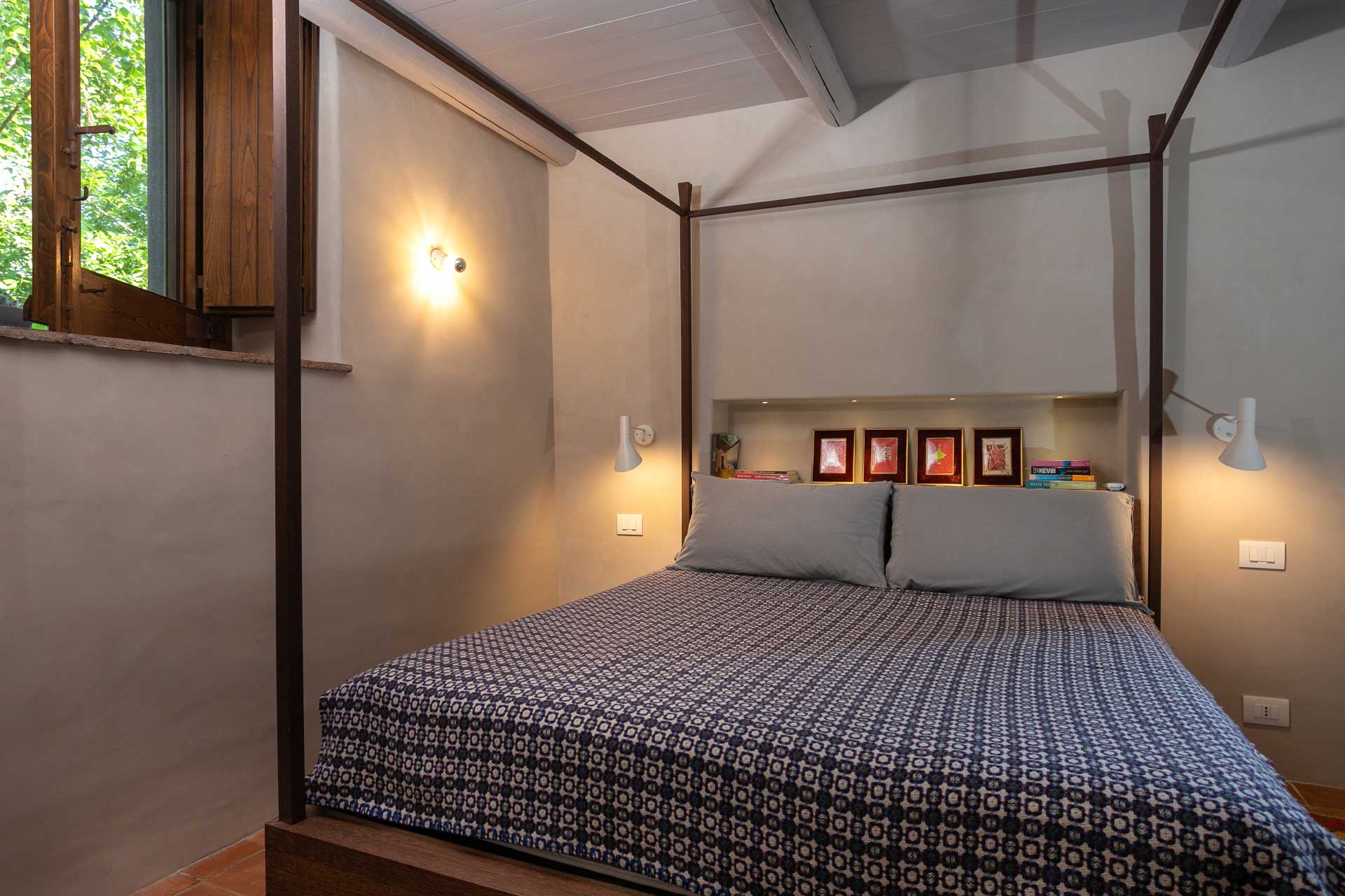 casa-varanni_house_sicily-italy_interior-bed.jpg
