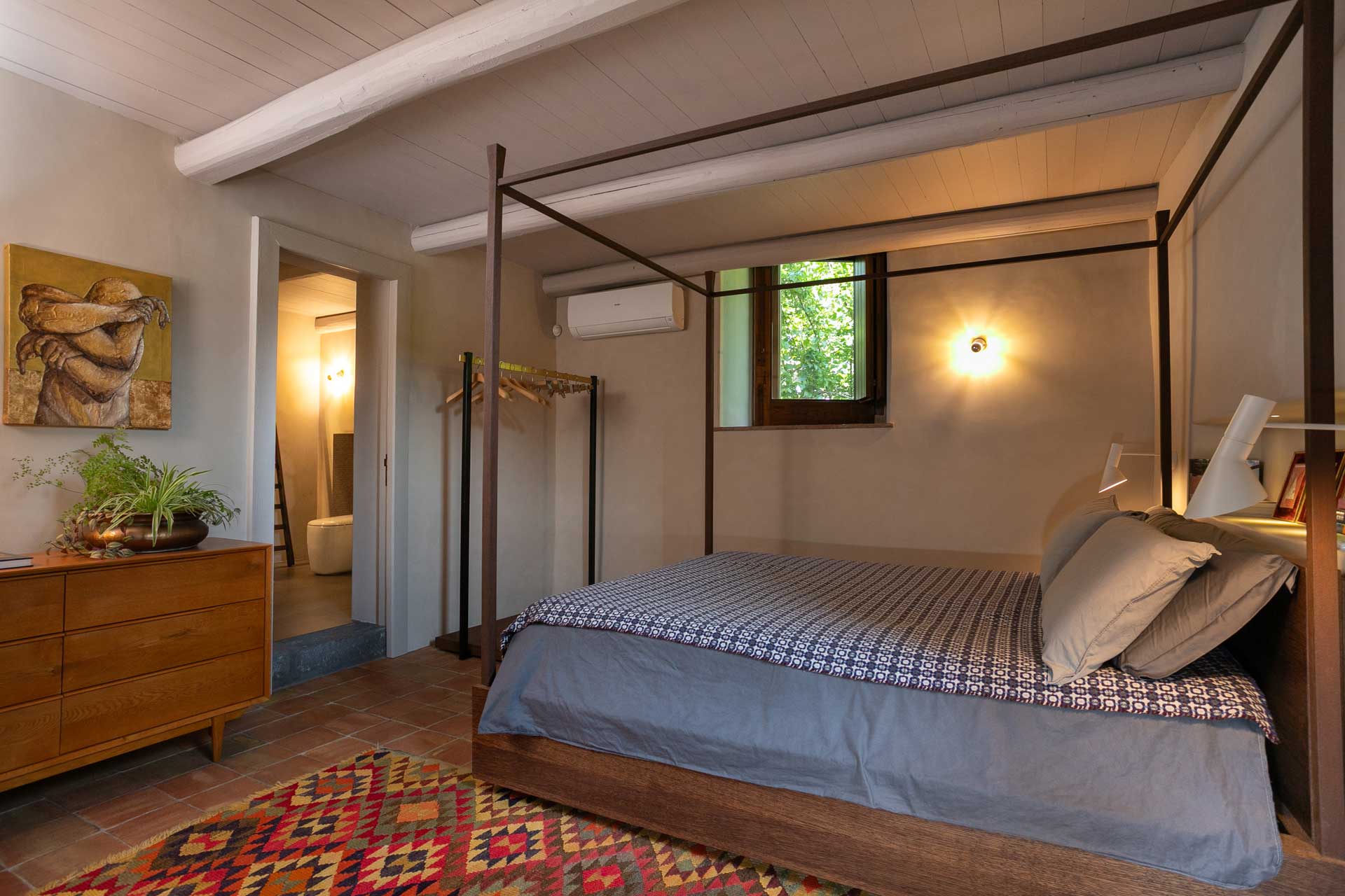 casa-varanni_house_sicily-italy_interior-bed-room.jpg