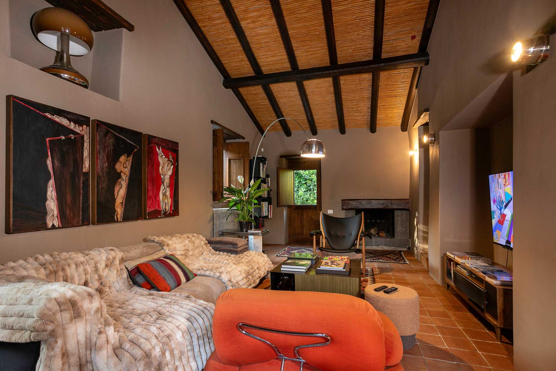 casa-varanni_house_sicily-italy_interior-living-room.jpg