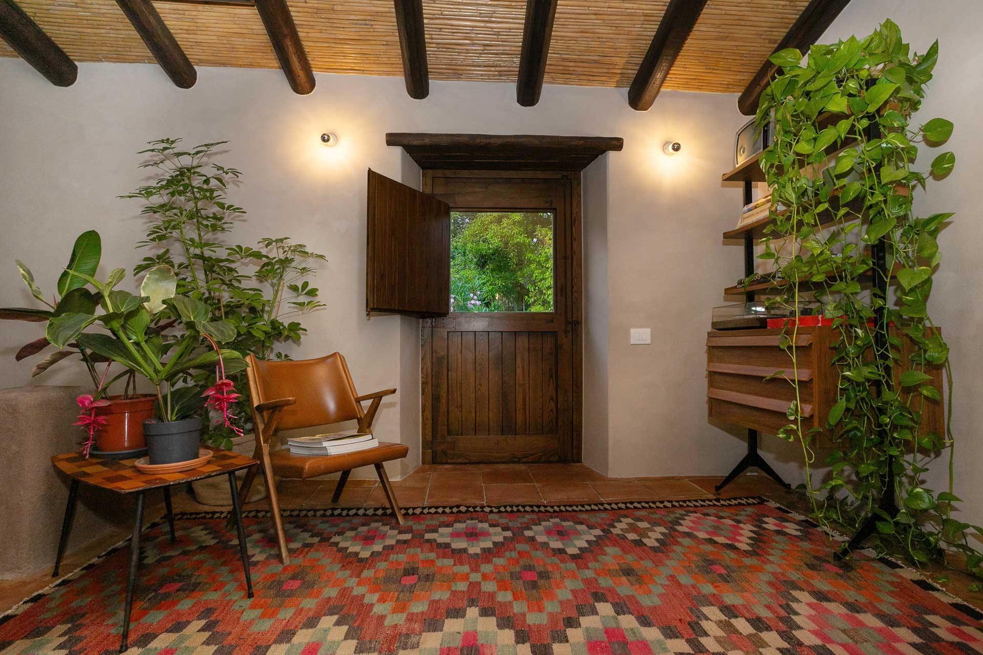 casa-varanni_house_sicily-italy_interior-plants.jpg