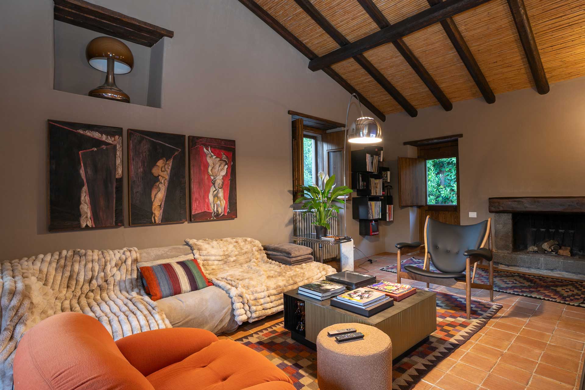 casa-varanni_house_sicily-italy_interior-sofa.jpg