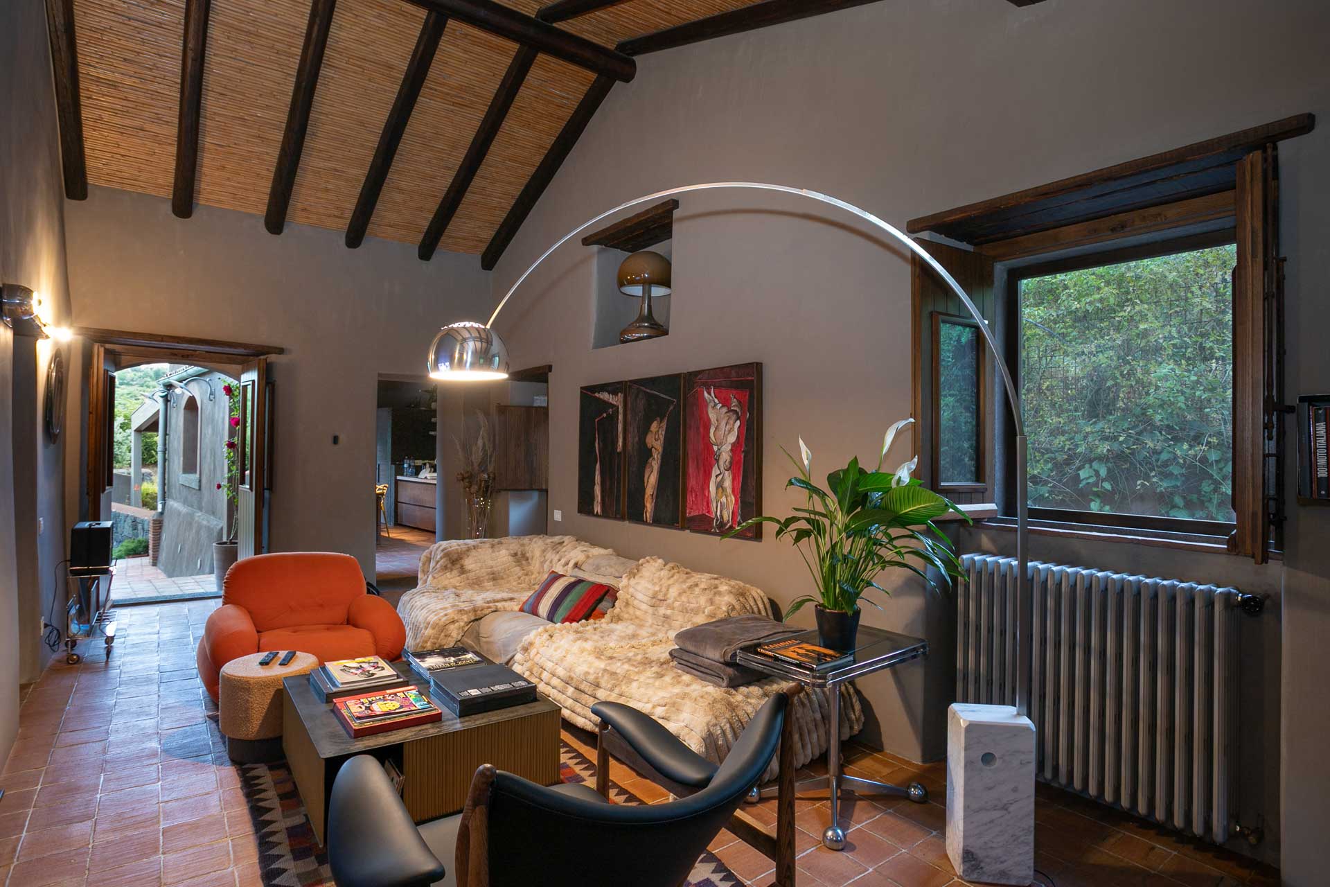 casa-varanni_house_sicily-italy_interior-space-lamp.jpg