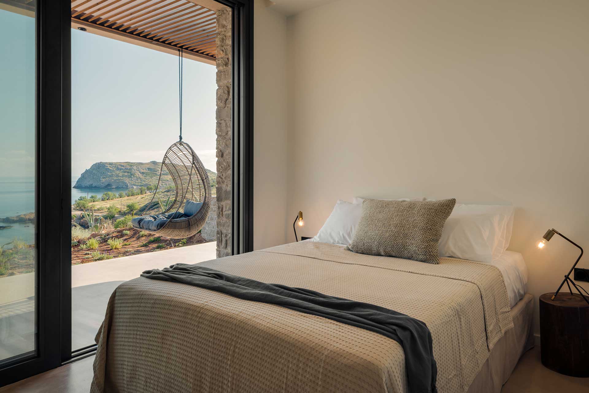 nuez-villas-ground-level-villa_villa_crete-greece_interior-bed-room.jpg