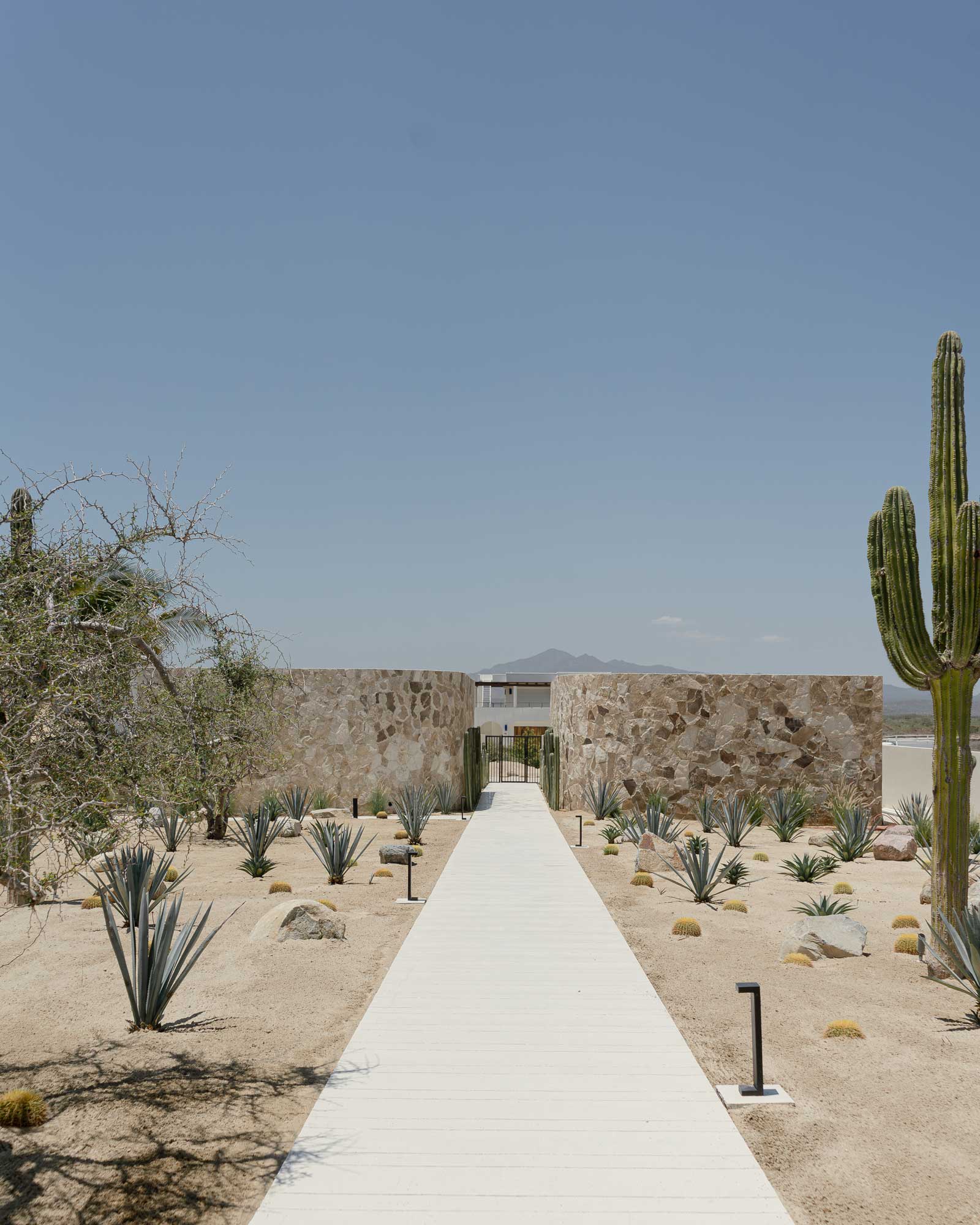 casa-suna-los-cabos_villa_los-cabos-baja-california-mexico_exterior-path.jpg