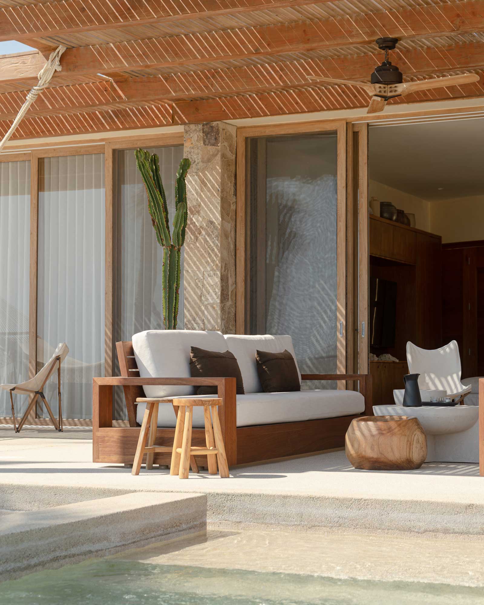 casa-suna-los-cabos_villa_los-cabos-baja-california-mexico_exterior-sofa.jpg