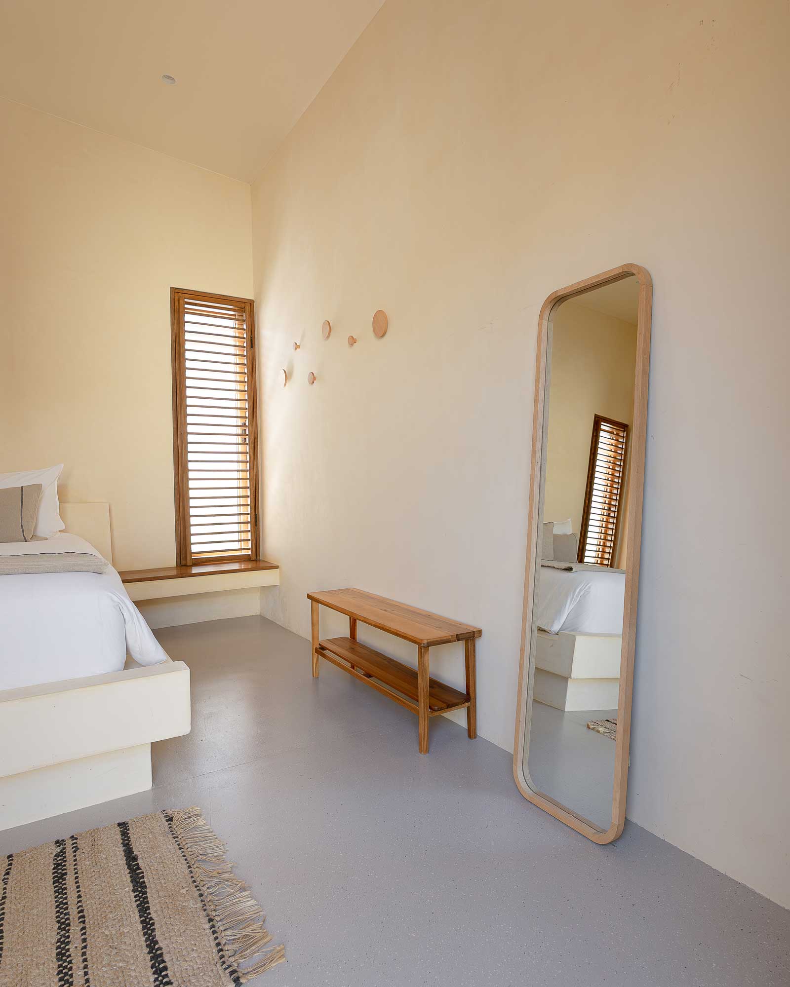 casa-suna-los-cabos_villa_los-cabos-baja-california-mexico_interior-bedroom-mirror.jpg
