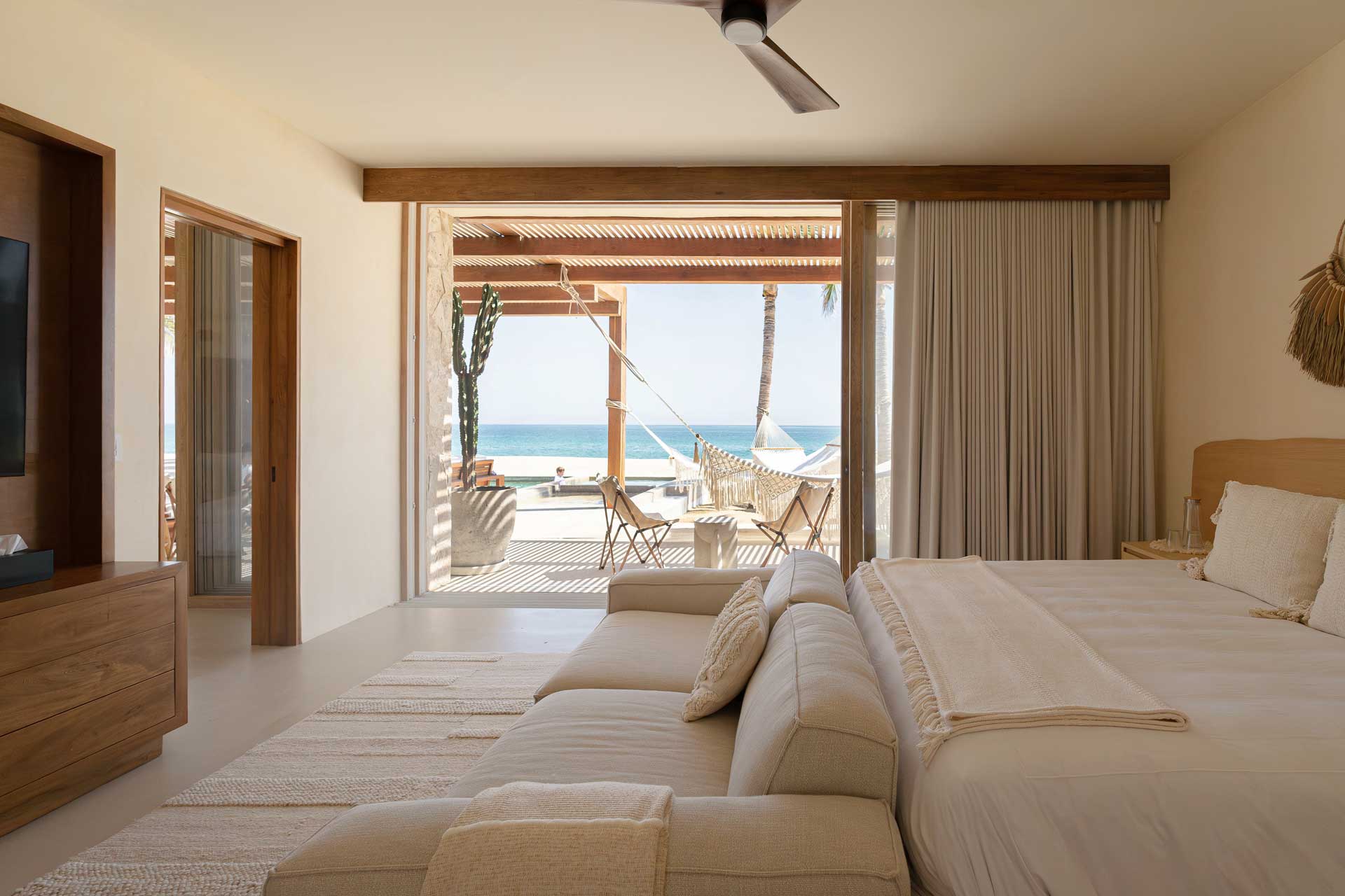 casa-suna-los-cabos_villa_los-cabos-baja-california-mexico_interior-bedroom-view.jpg