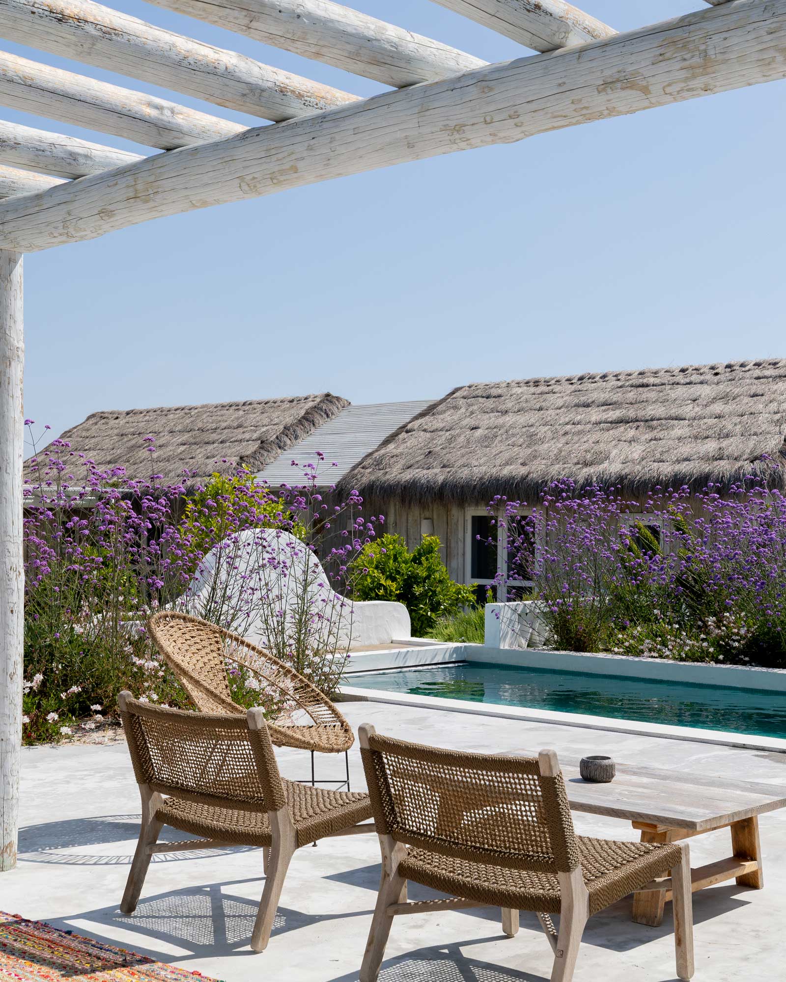 casa-celeste_villa_comporta-portugal_exterior-chair-pool.jpg