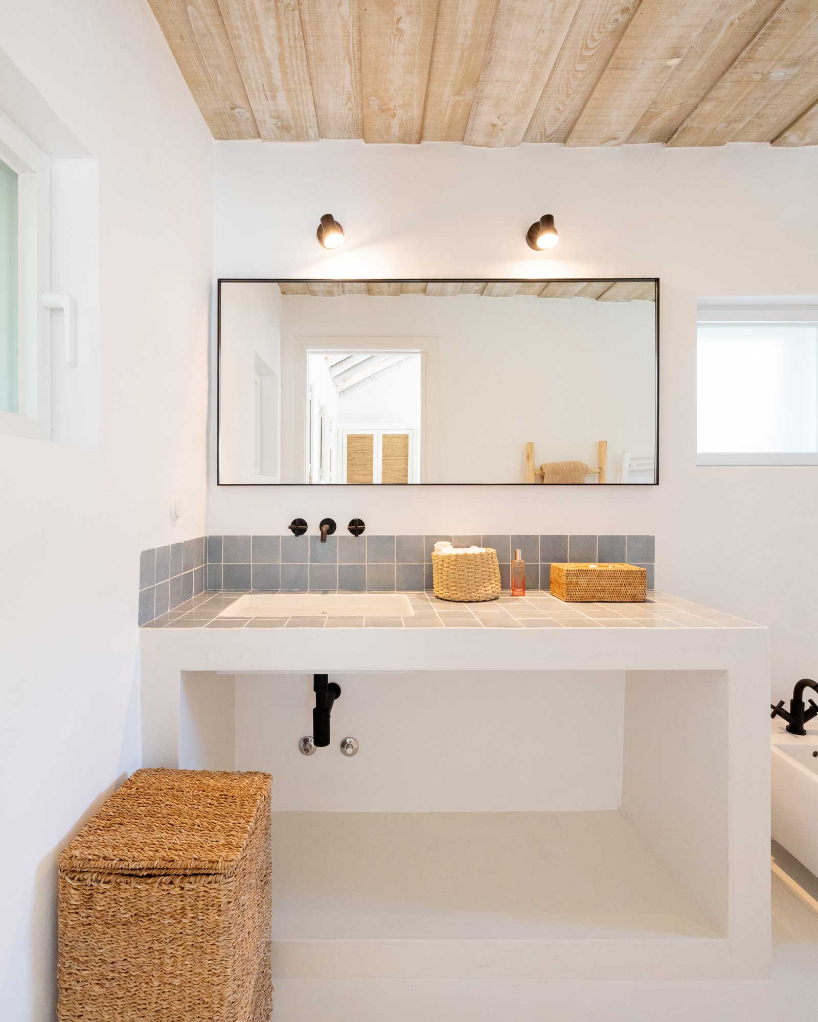 casa-celeste_villa_comporta-portugal_interior-bathroom-mirror.jpg