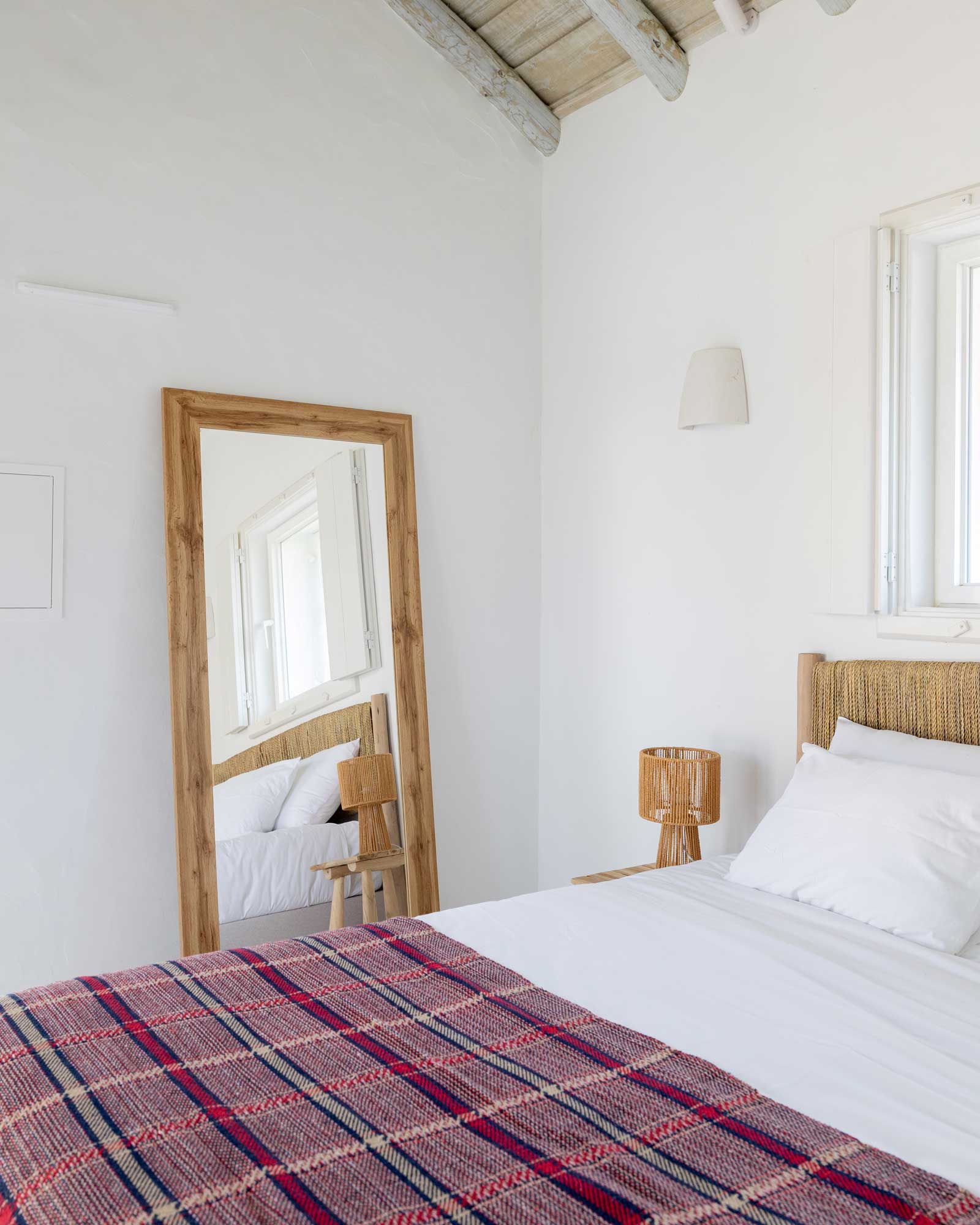 casa-celeste_villa_comporta-portugal_interior-bedroom-mirror.jpg