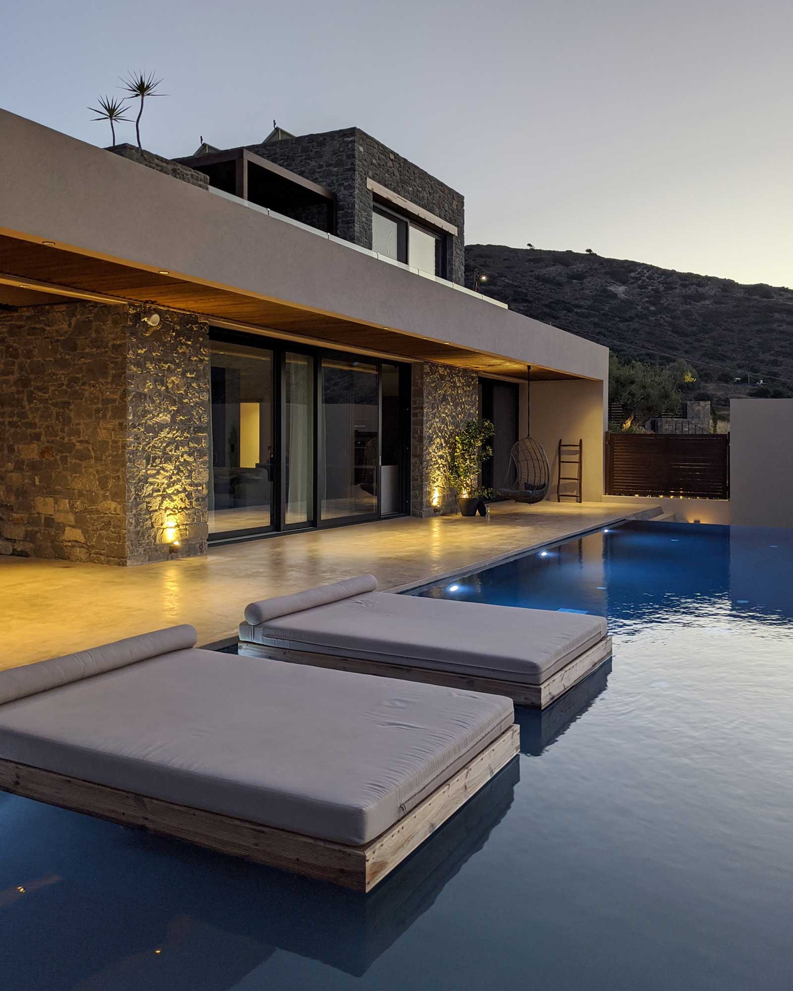 villa-nuez_villa_crete-greece_exterior-pool-facade.jpg