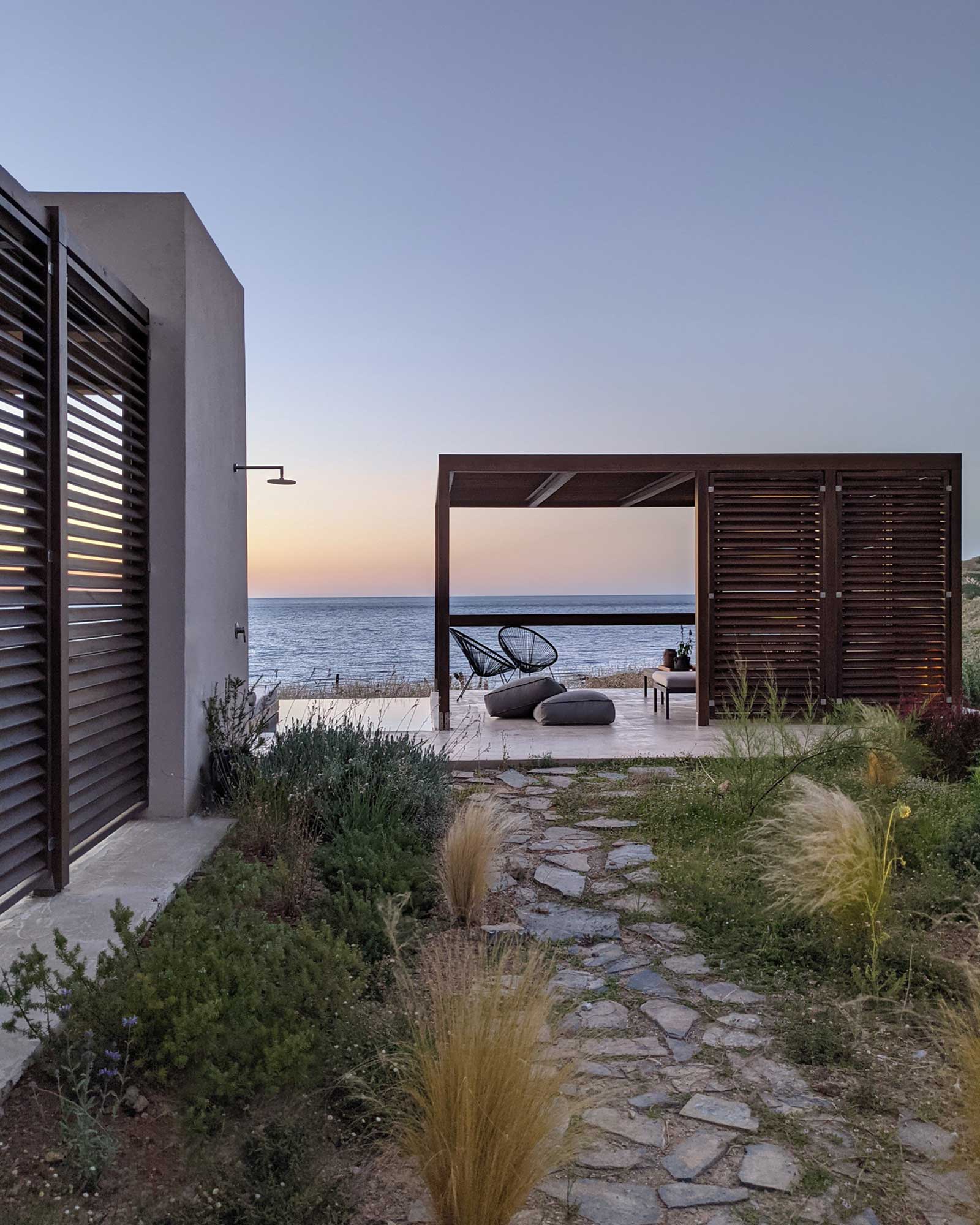 villa-nuez_villa_crete-greece_exterior-sunset-facade.jpg