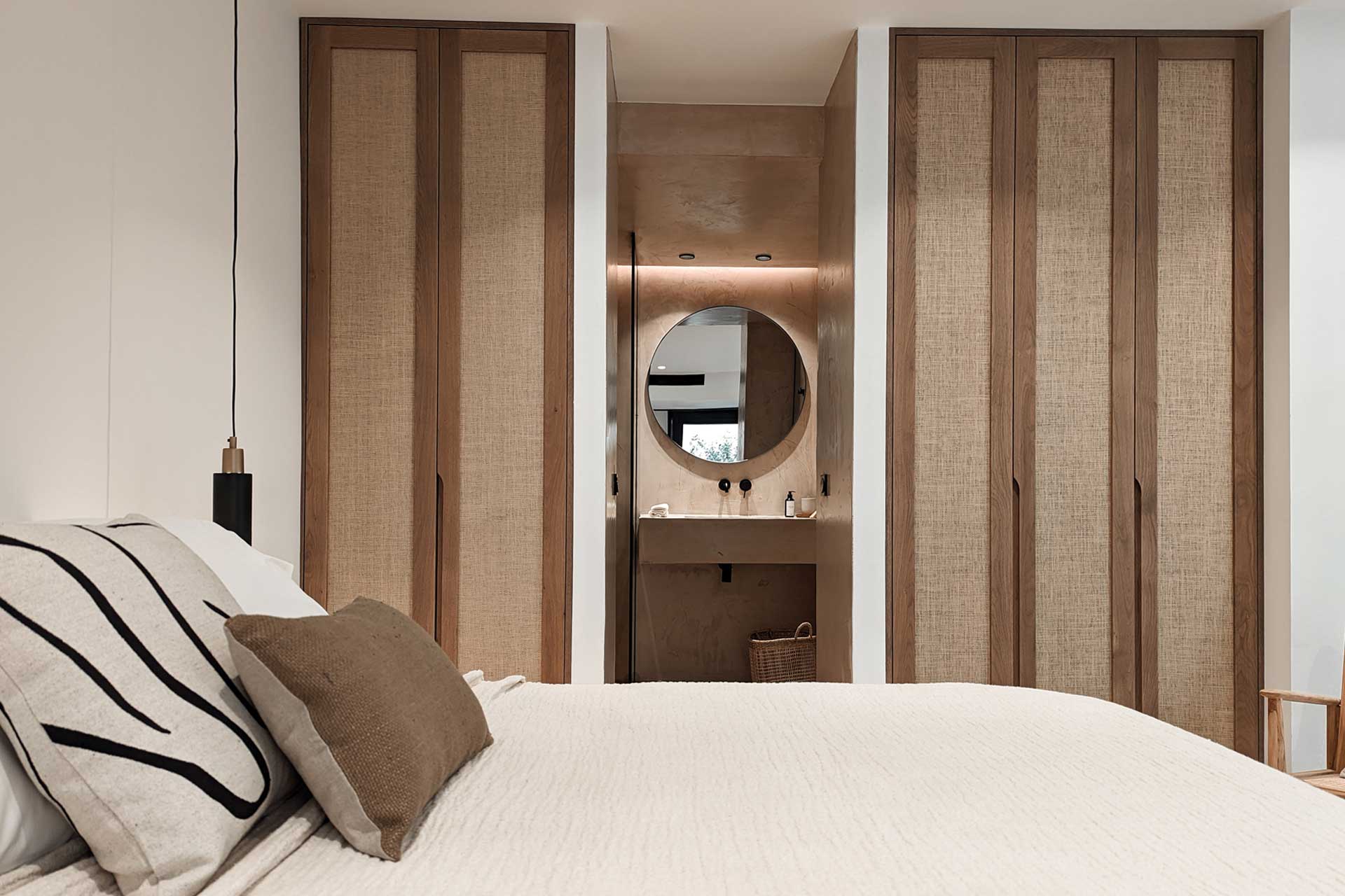 villa-nuez_villa_crete-greece_interior-bed.jpg