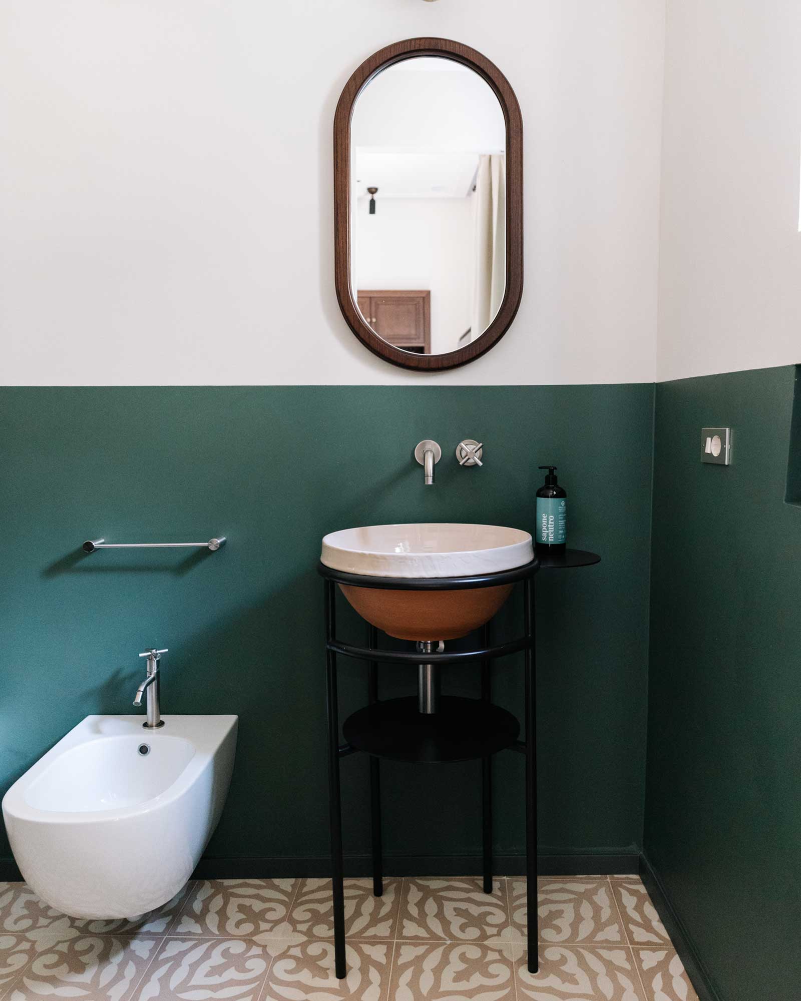 palazzina-gentile_guesthouse_puglia-italy_interior-bathroom-mirror.jpg
