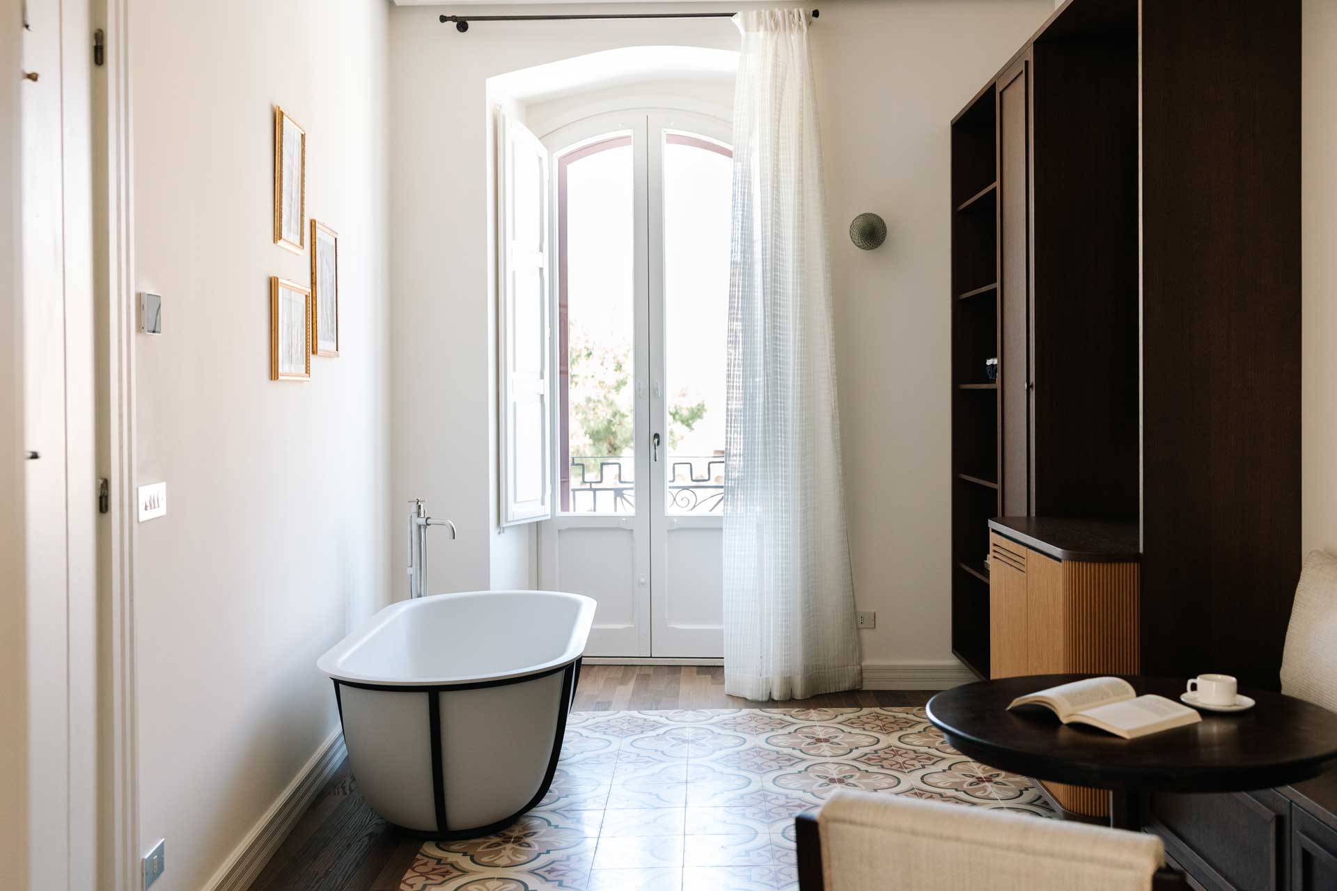 palazzina-gentile_guesthouse_puglia-italy_interior-bathtub-design.jpg