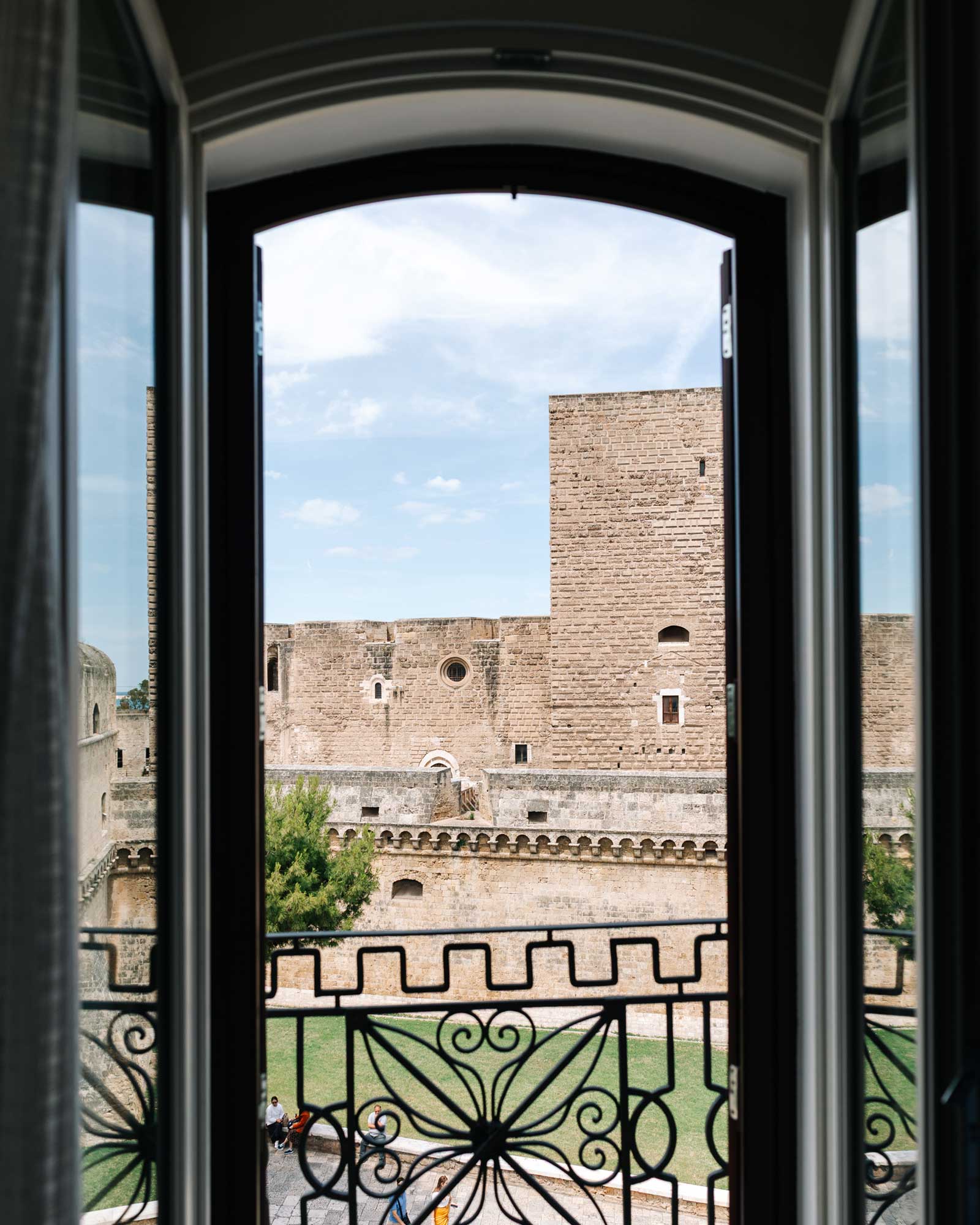 palazzina-gentile_guesthouse_puglia-italy_interior-window.jpg