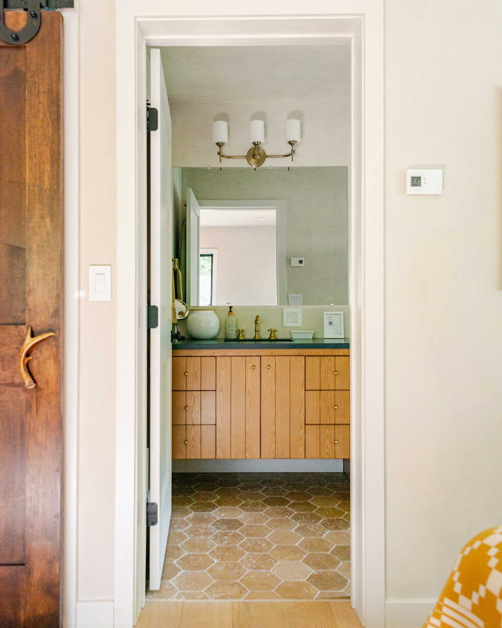 moonlight-mountain-house_cabin_new-york-usa_interior-bathroom-design.jpg