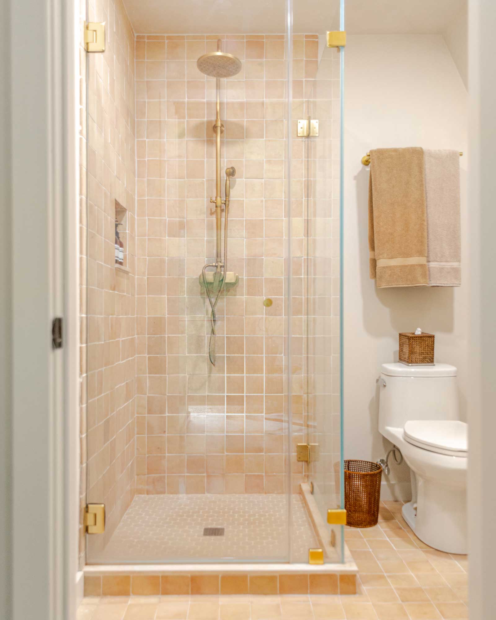 moonlight-mountain-house_cabin_new-york-usa_interior-bathroom-shower.jpg
