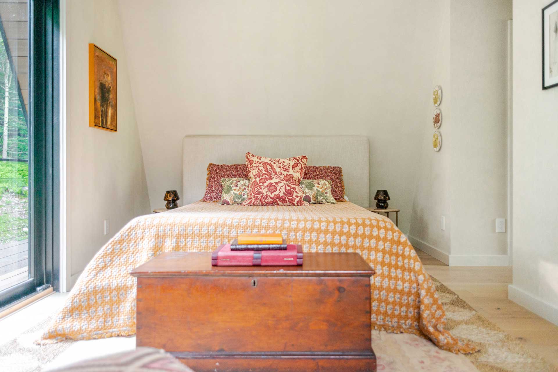 moonlight-mountain-house_cabin_new-york-usa_interior-bedroom.jpg