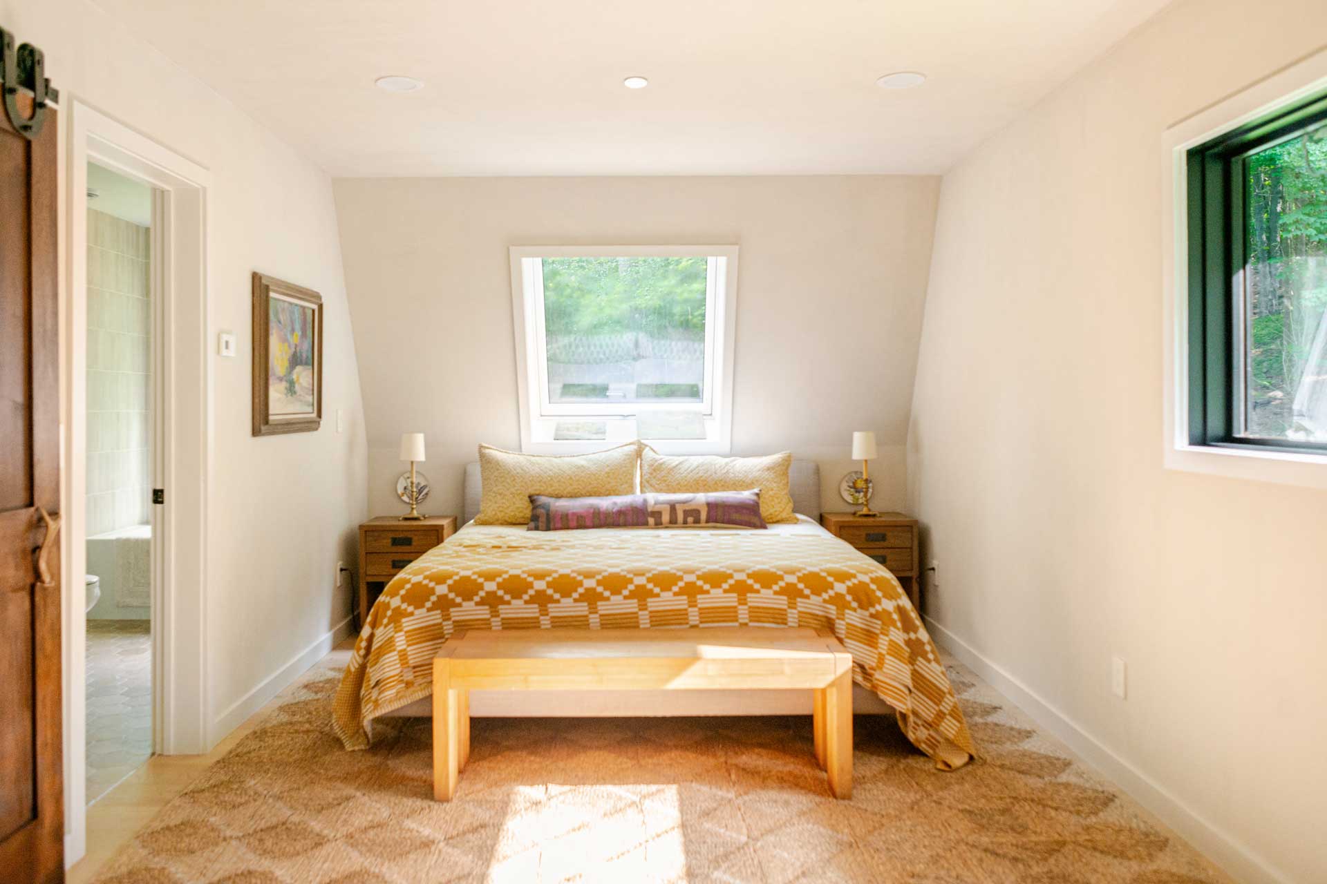 moonlight-mountain-house_cabin_new-york-usa_interior-bedroom-design.jpg