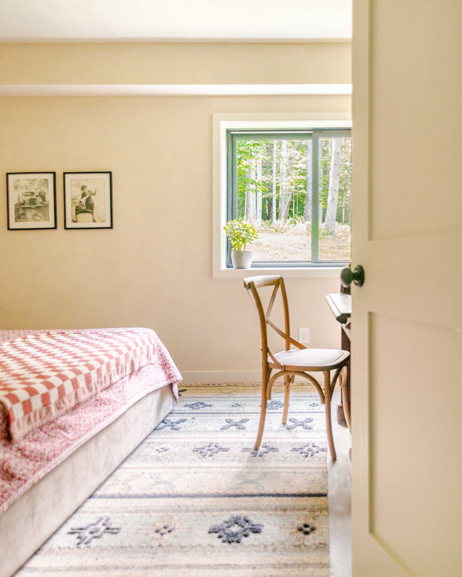 moonlight-mountain-house_cabin_new-york-usa_interior-bedroom-detail.jpg