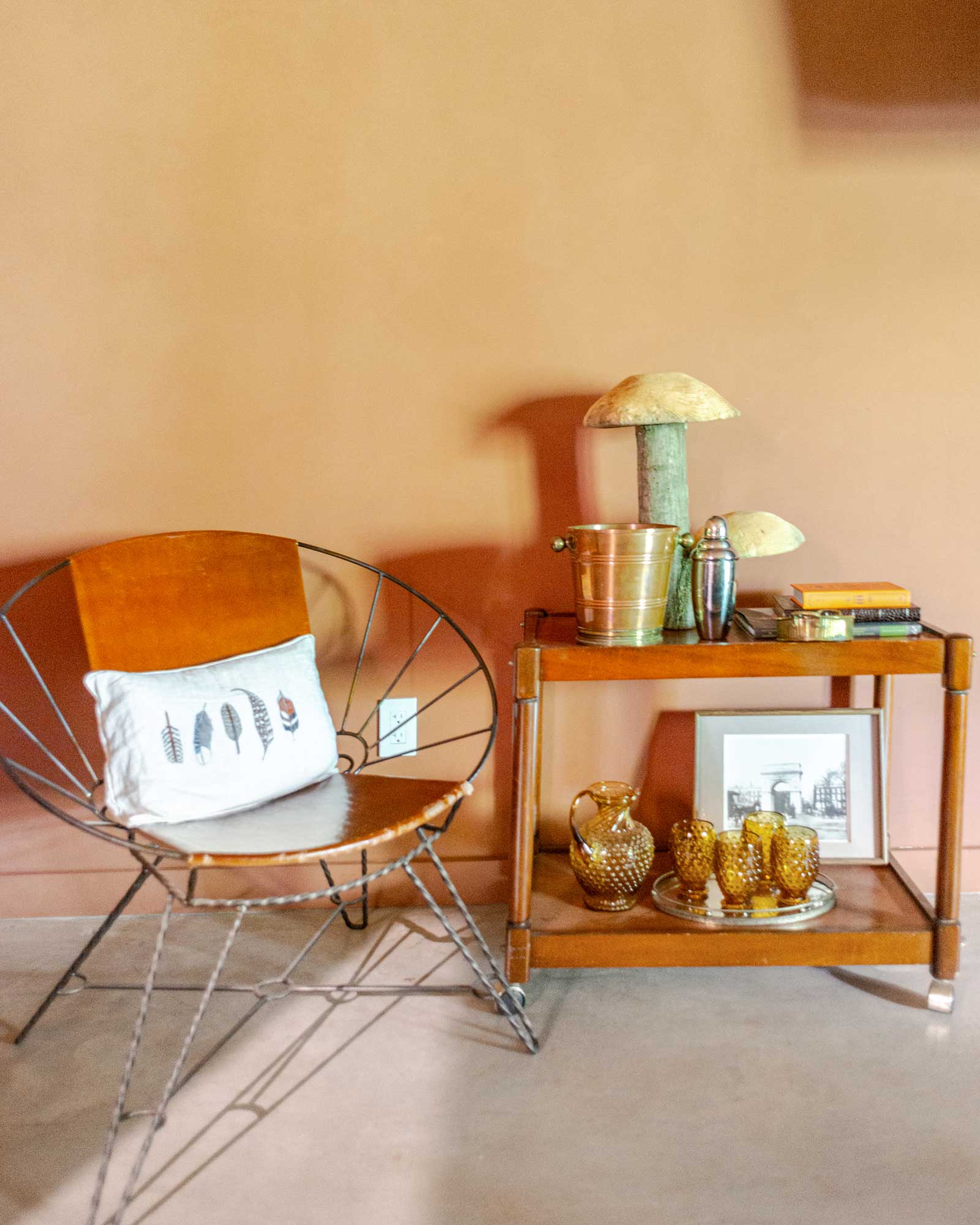 moonlight-mountain-house_cabin_new-york-usa_interior-chair.jpg