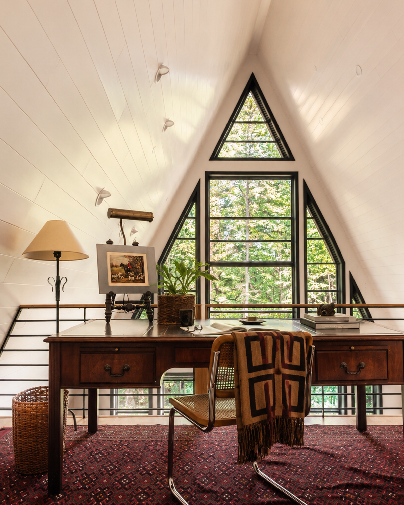 moonlight-mountain-house_cabin_new-york-usa_interior-desk.jpg