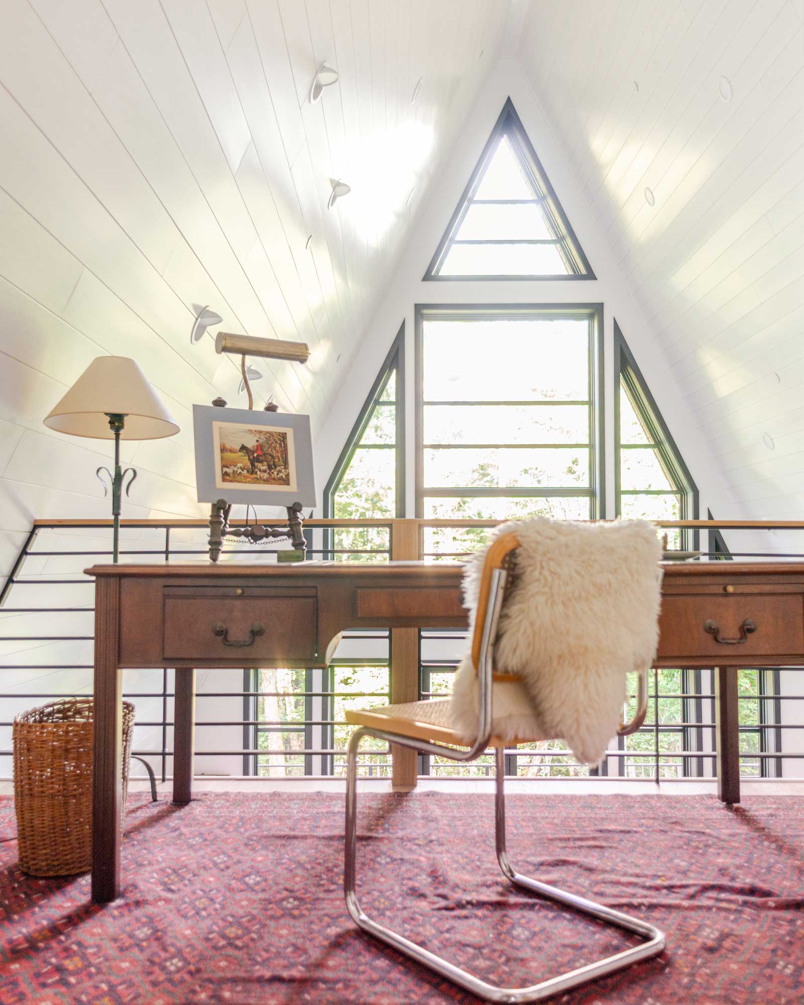 moonlight-mountain-house_cabin_new-york-usa_interior-desk-view.jpg