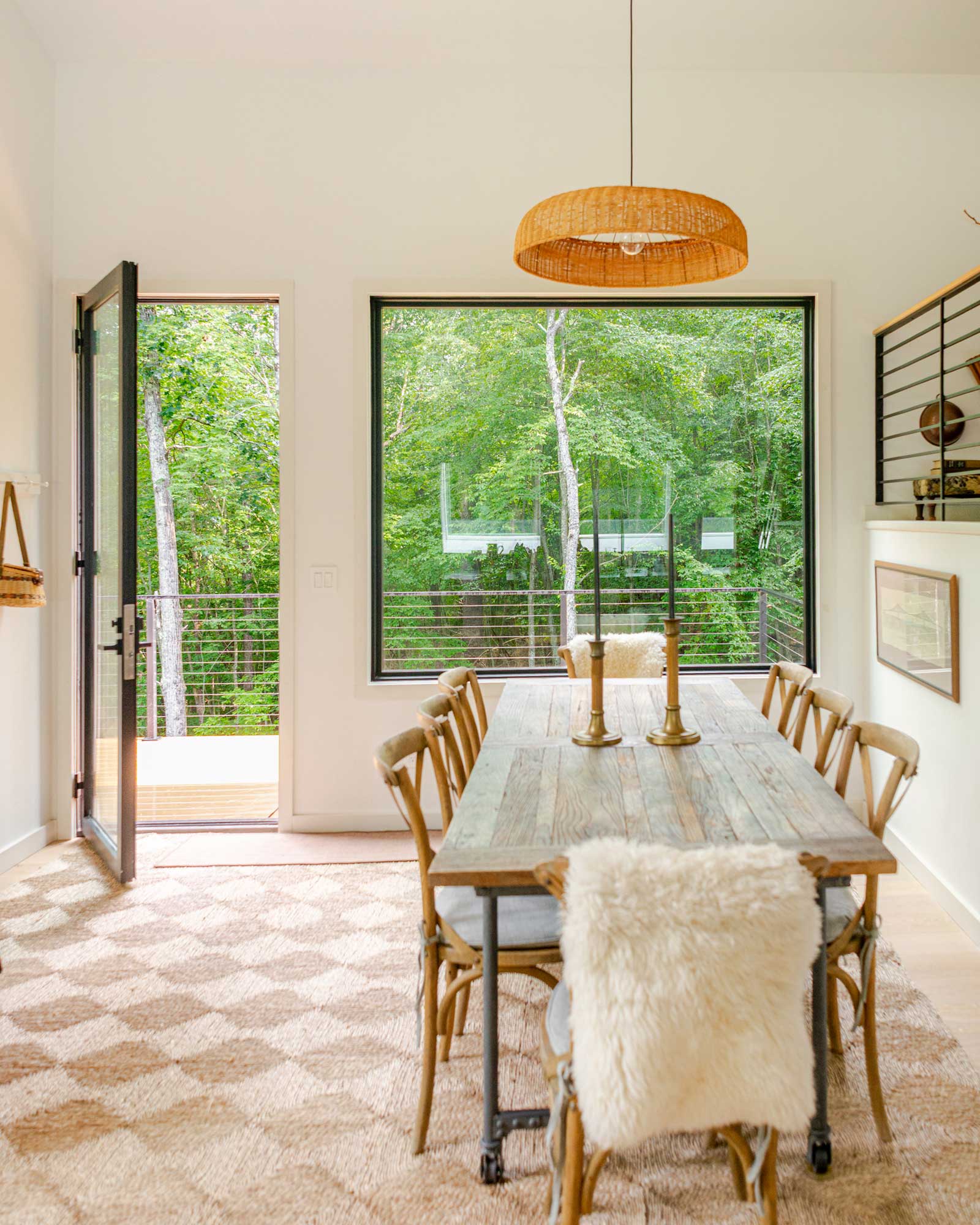 moonlight-mountain-house_cabin_new-york-usa_interior-table.jpg