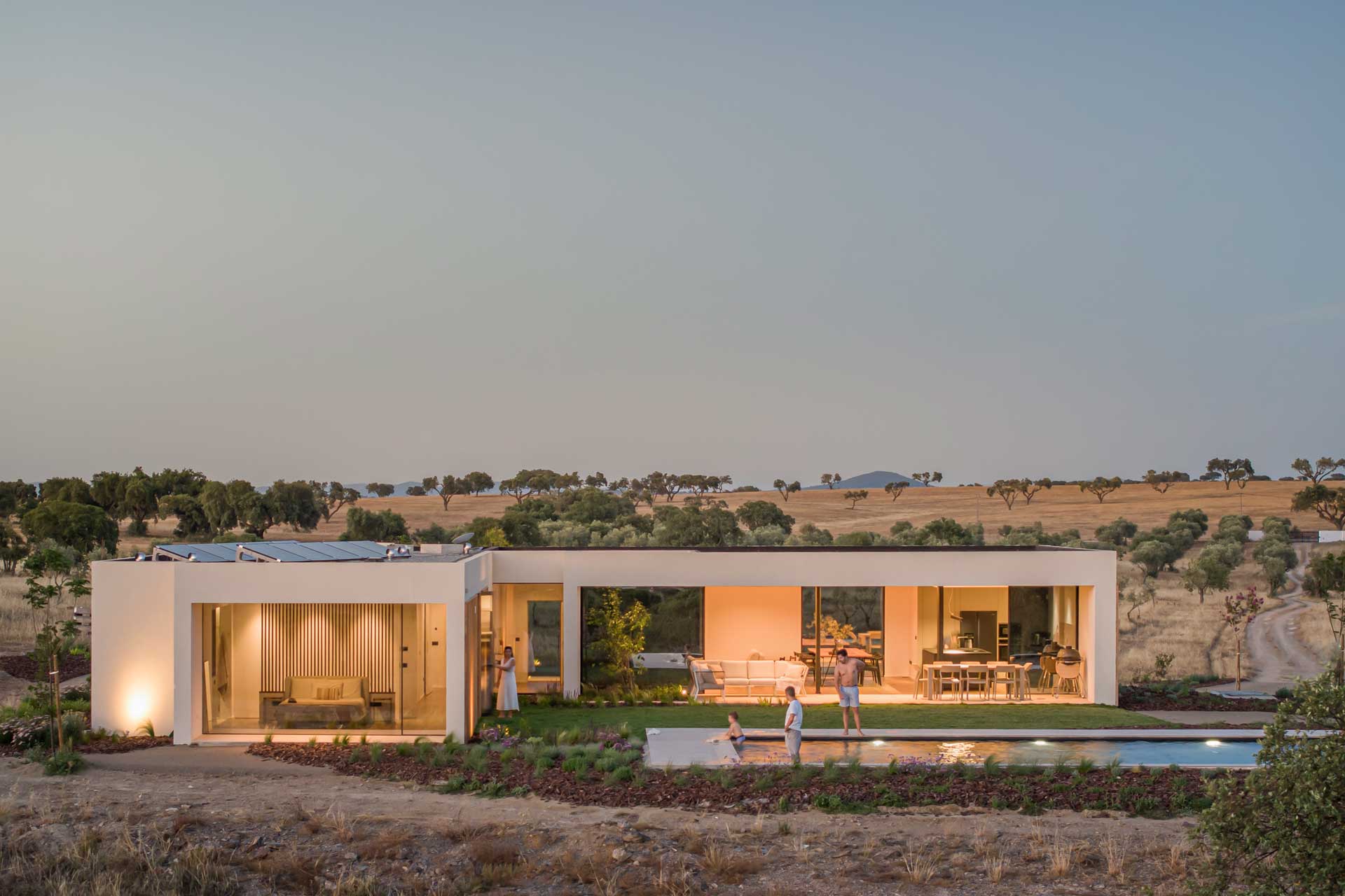 monte-vicente_villa_alentejo-portugal_exterior-facade-night.jpg