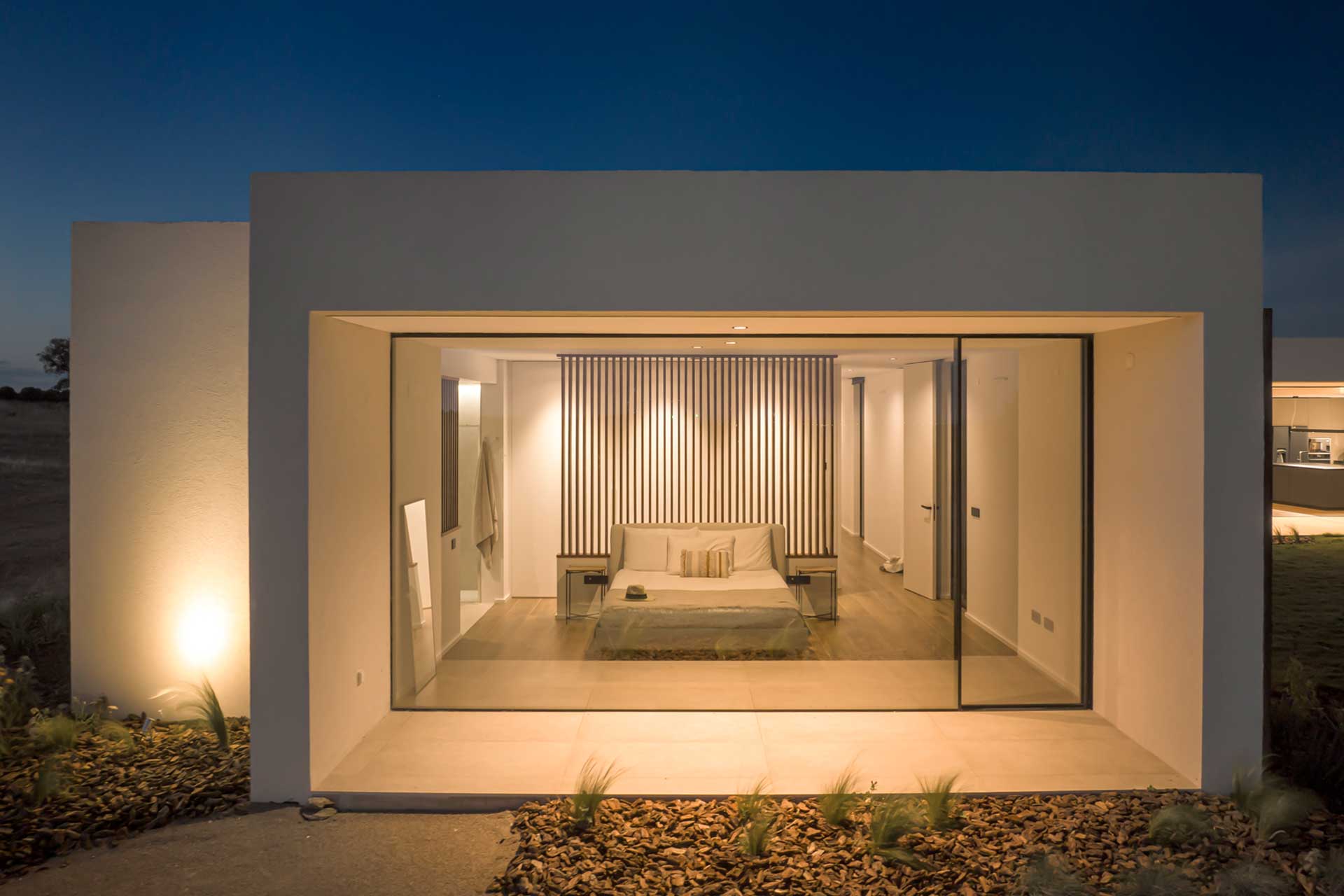 monte-vicente_villa_alentejo-portugal_exterior-night-facade.jpg