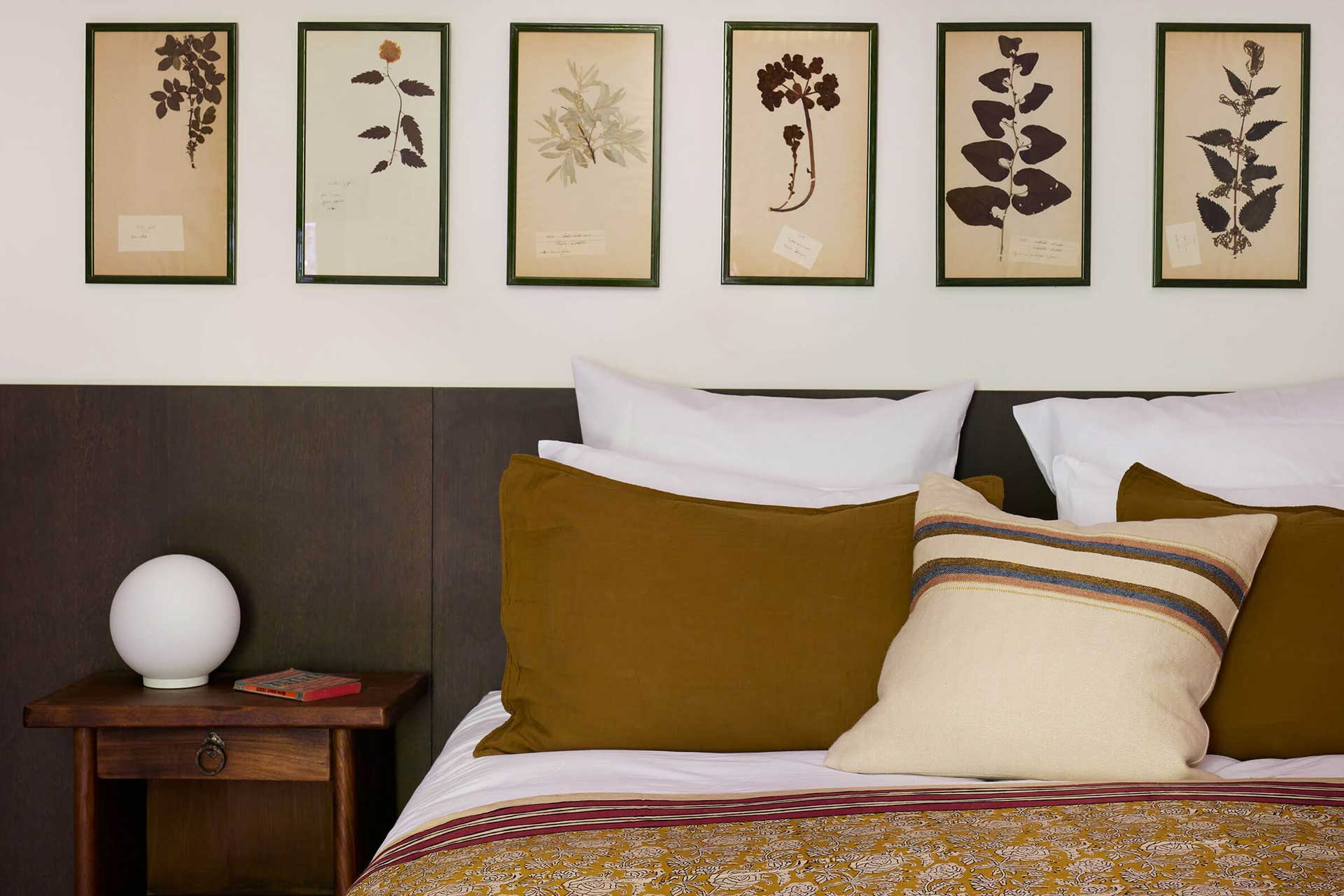 the-velvet-house_house_ile-de-france-france_interior-bed.jpg