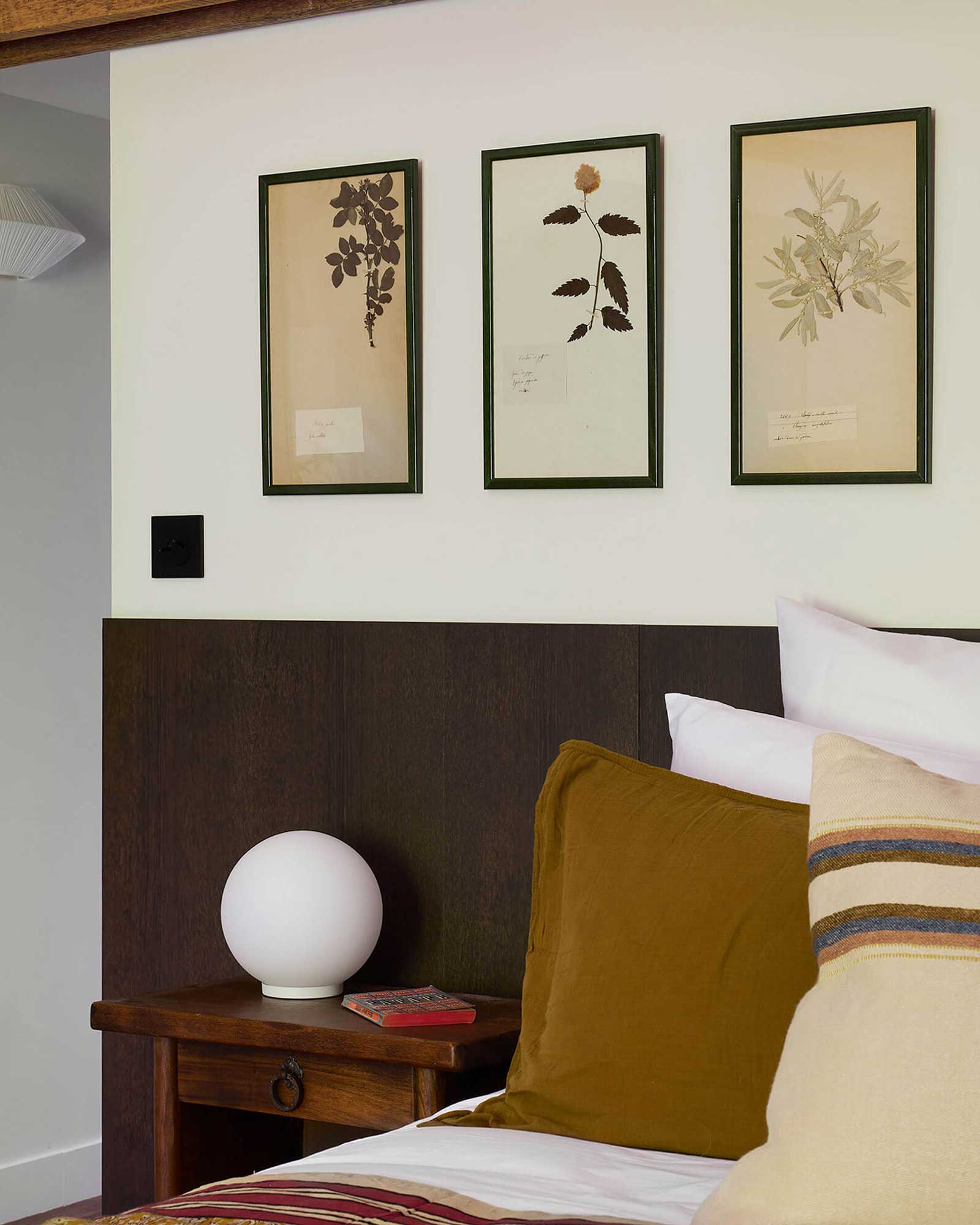 the-velvet-house_house_ile-de-france-france_interior-bed-detail.jpg