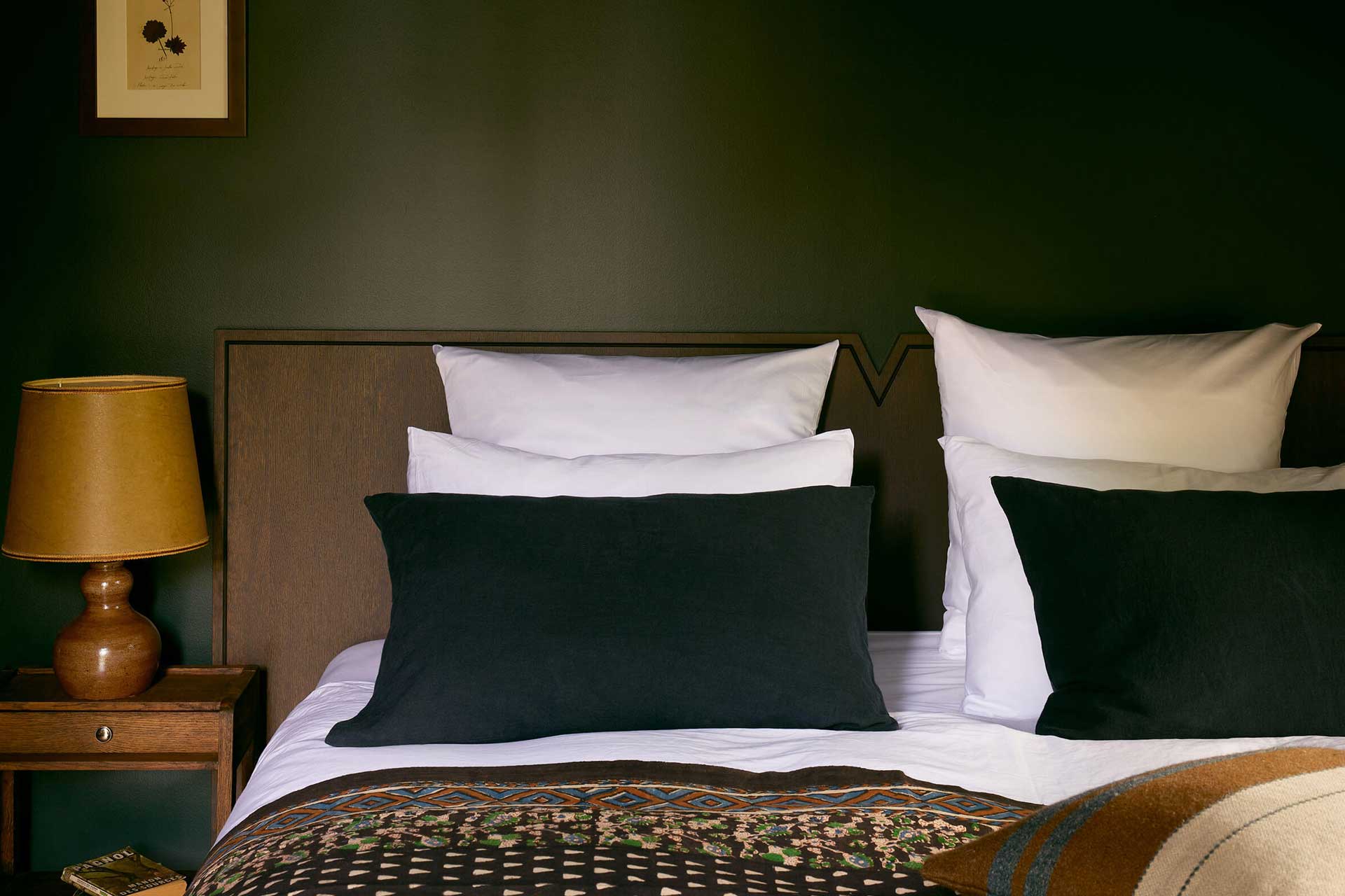 the-velvet-house_house_ile-de-france-france_interior-bedroom-detail.jpg