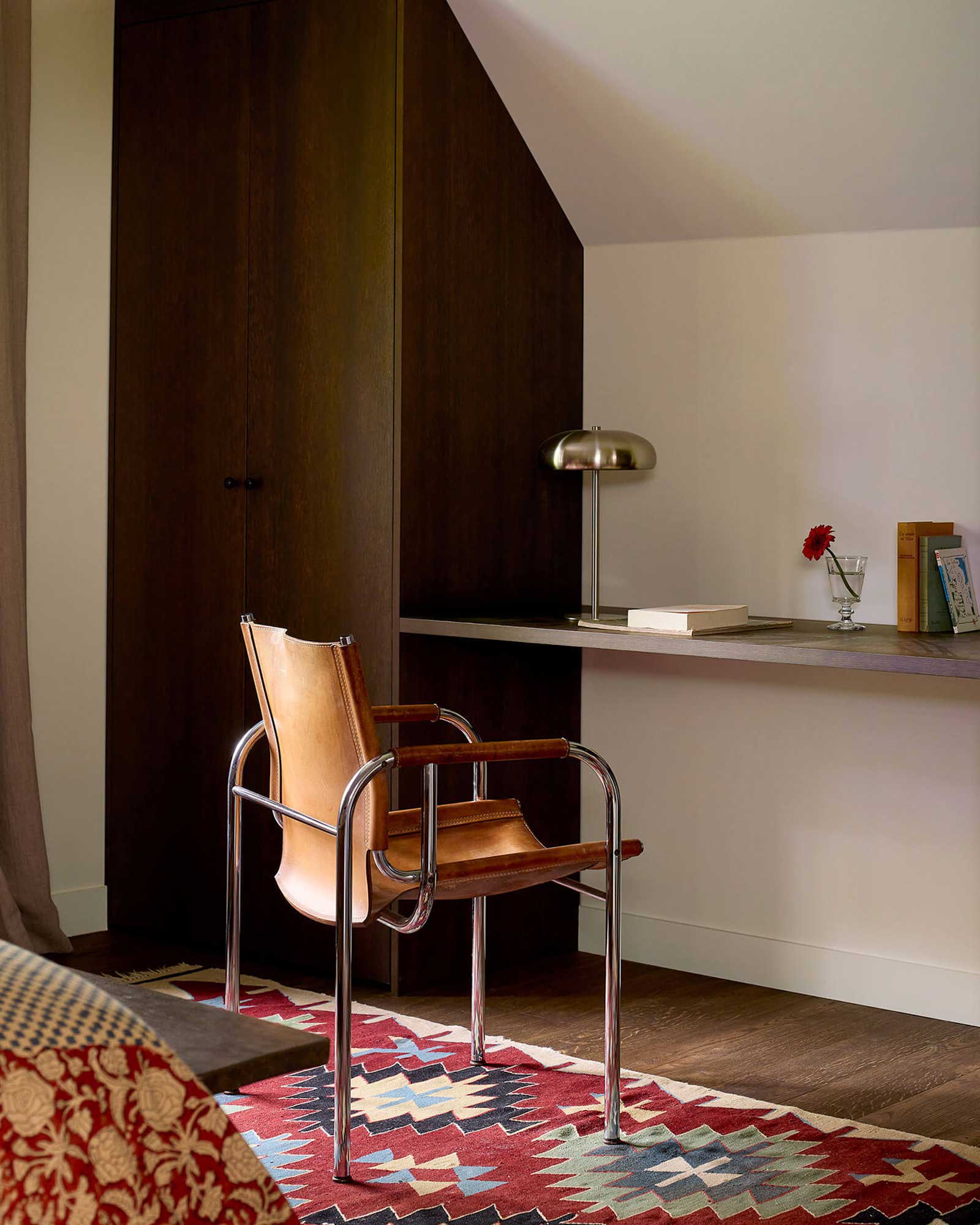 the-velvet-house_house_ile-de-france-france_interior-desk.jpg