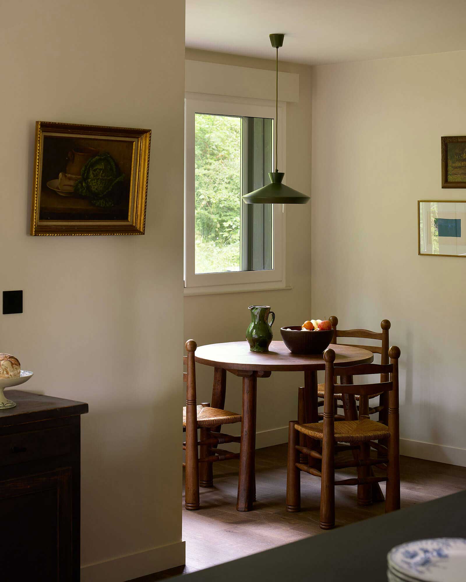 the-velvet-house_house_ile-de-france-france_interior-table.jpg