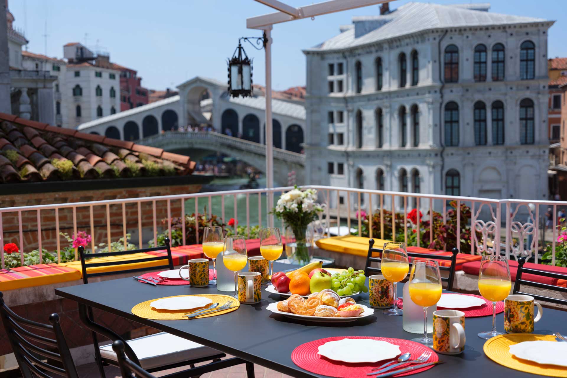 ca-dadda_palazzo_venice-italy_exterior.jpg
