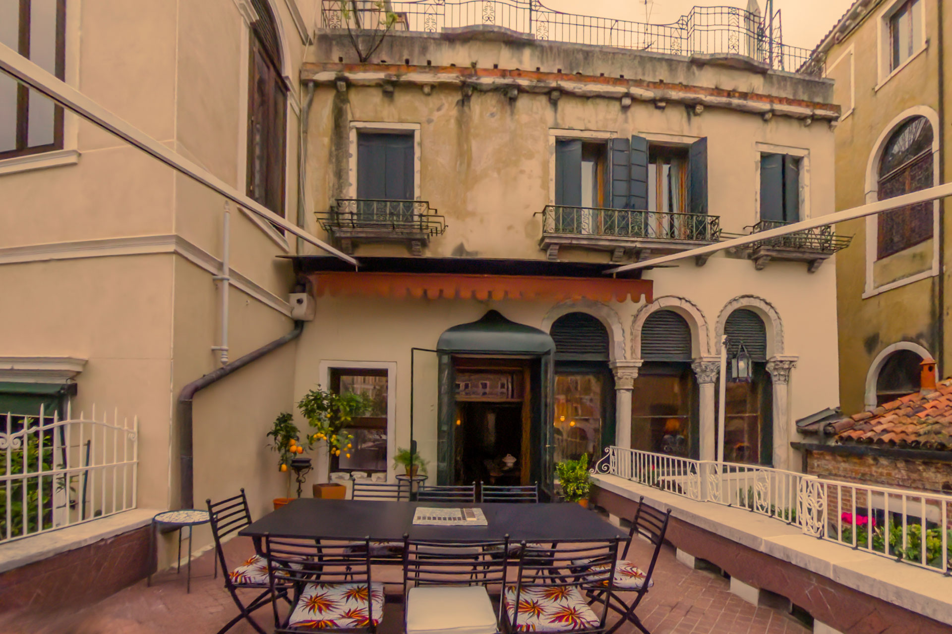 ca-dadda_palazzo_venice-italy_exterior-terrace-space.jpg