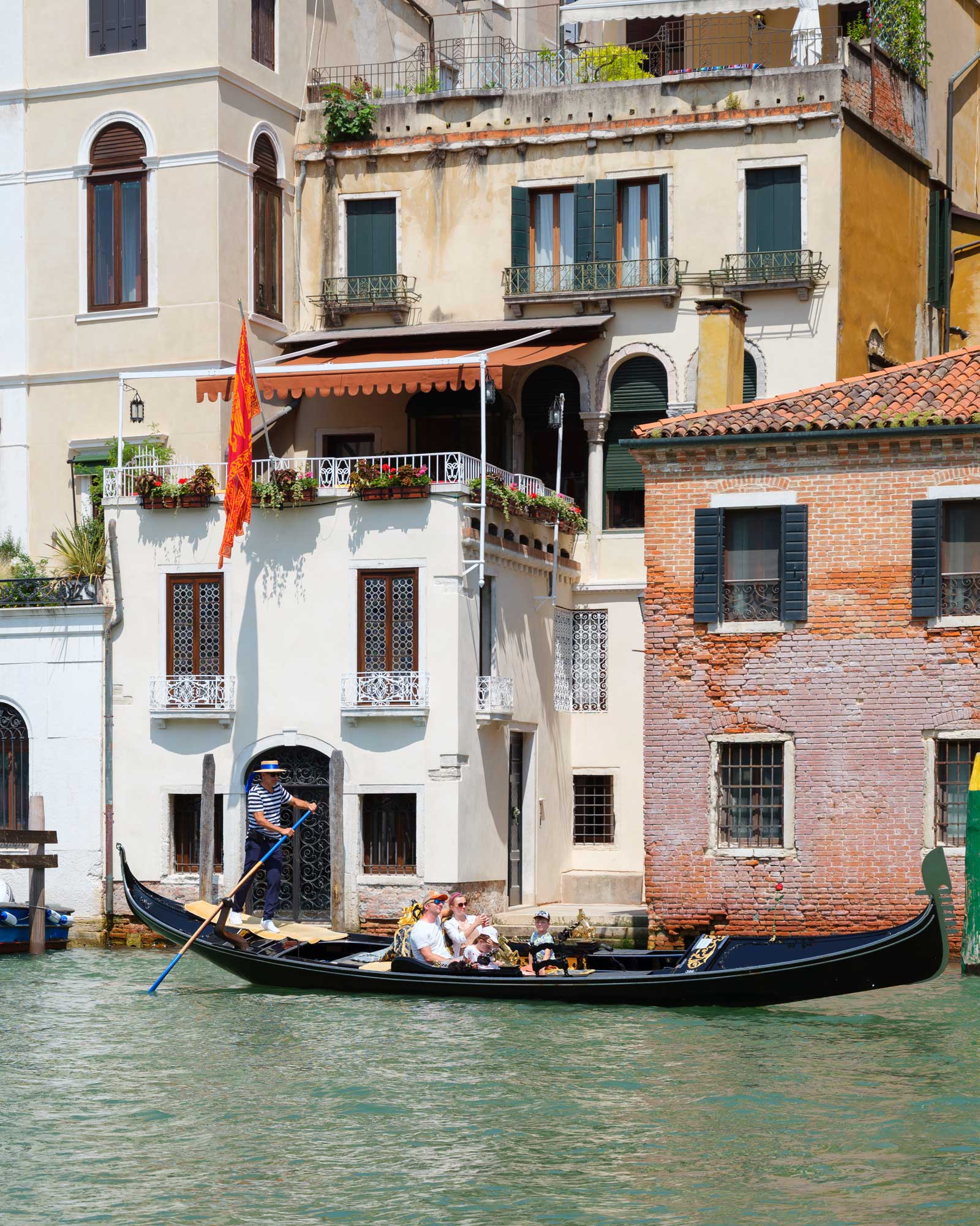 ca-dadda_palazzo_venice-italy_exterior-venice-view-detail.jpg